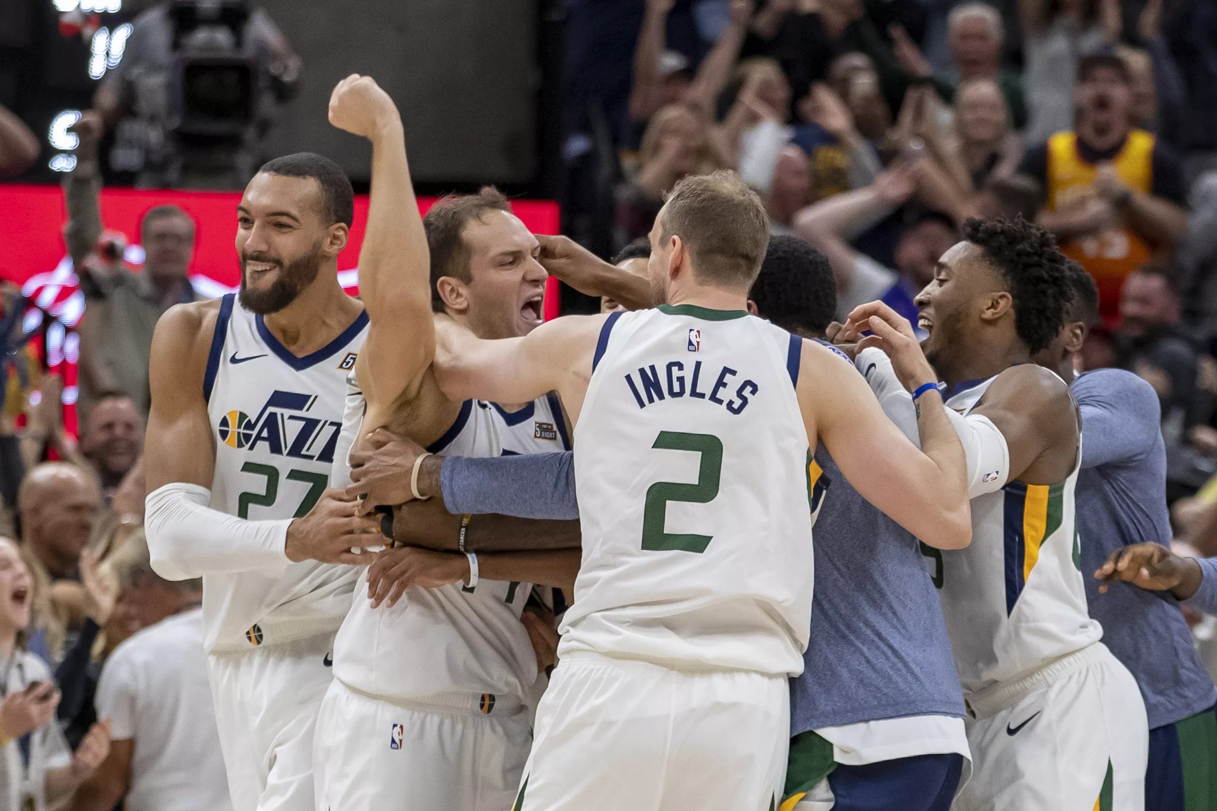 Bojan Bodganovic hits buzzerbeater to defeat the Milwaukee Bucks