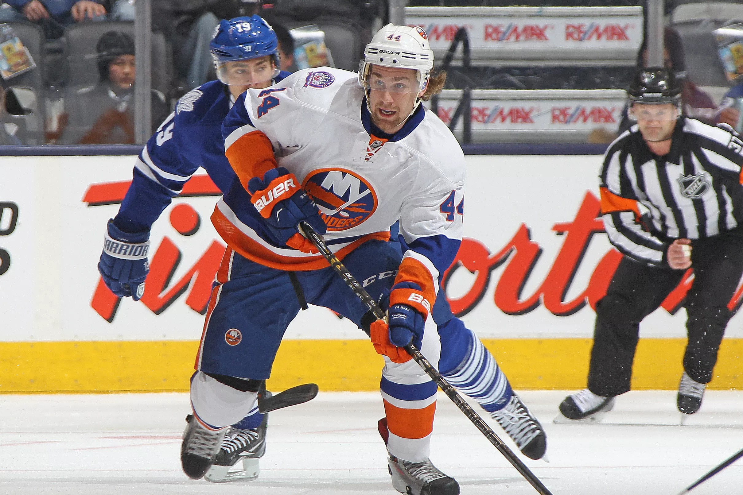 A report links the Maple Leafs to Calvin de Haan