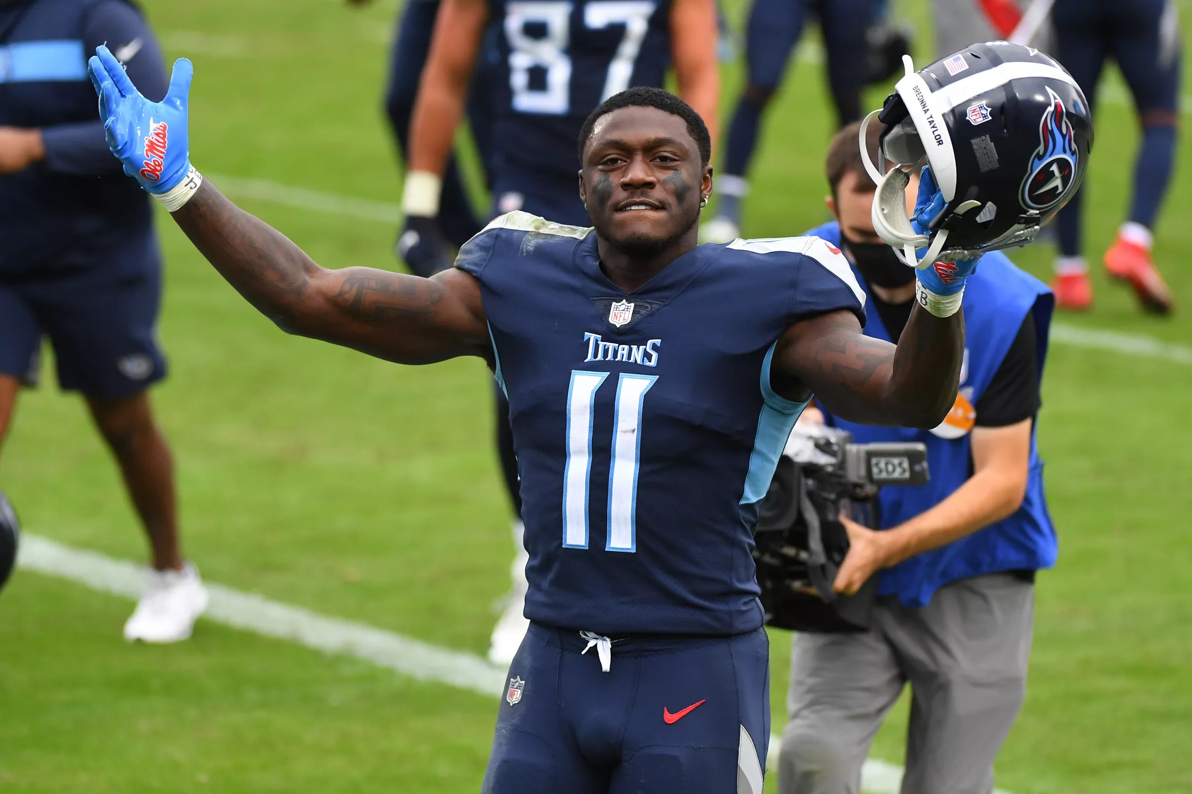 A.J. Brown interview: Titans WR talks Pittsburgh, D.K. Metcalf and more