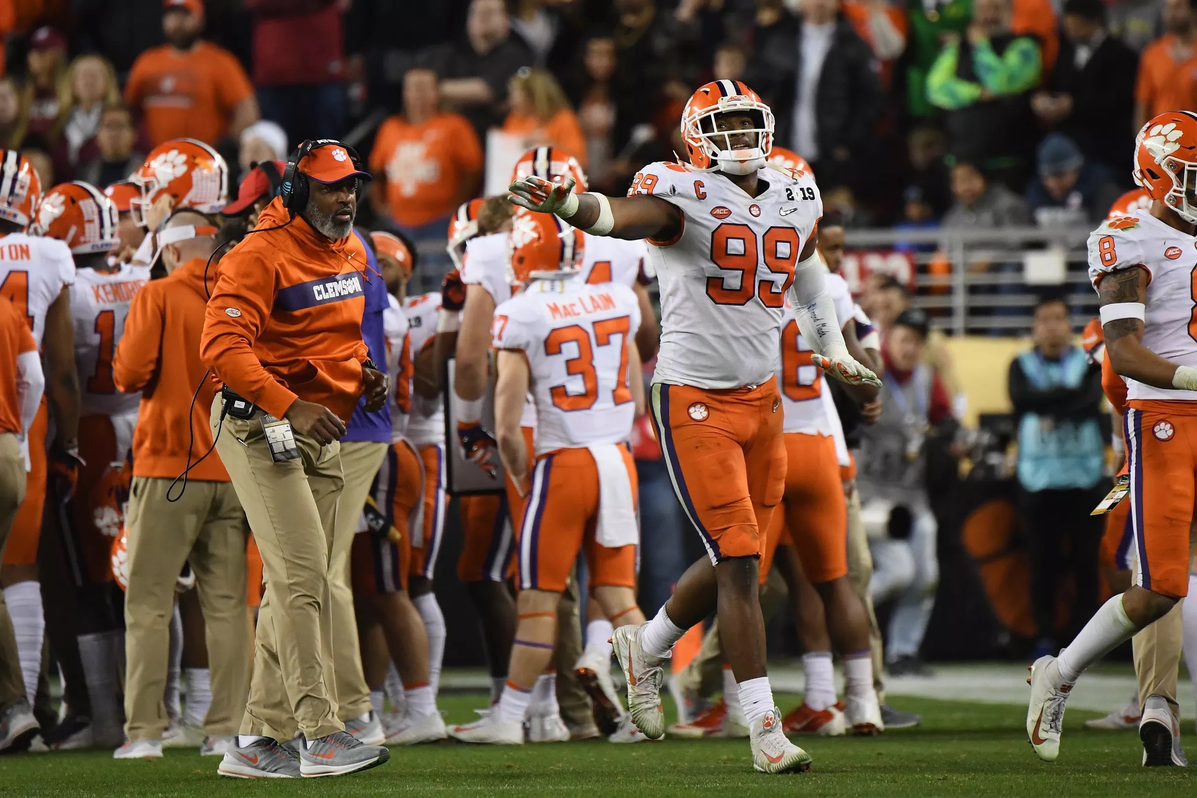 Marquise Brown, Clelin Ferrell visiting Titans