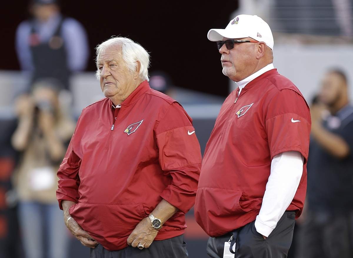 Longtime offensive coordinator Tom Moore joins Bucs for offseason practices