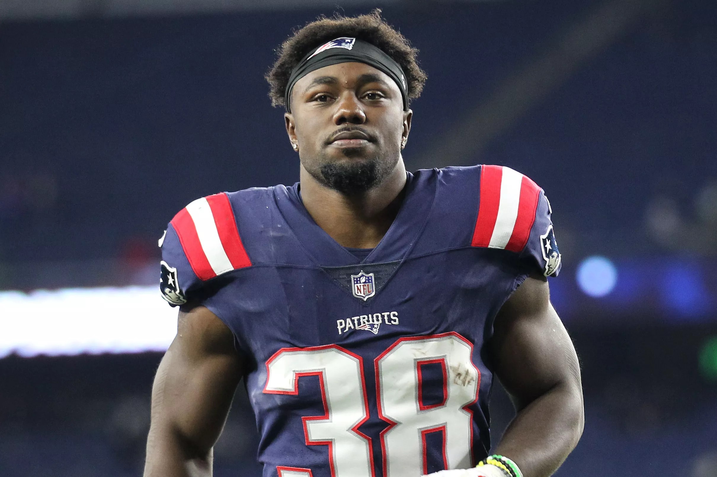 Ex-Patriots running back Kenjon Barner had a special Father’s Day gift ...