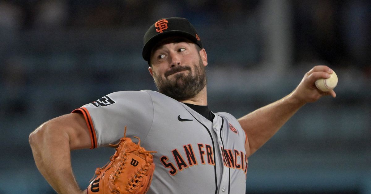 Robbie Ray returns as Giants bust game open late