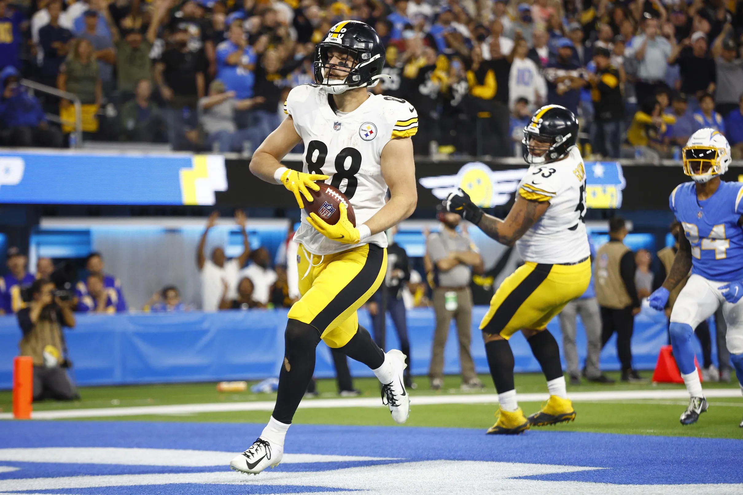 Pat Freiermuth has a shot at surpassing all of Heath Miller’s rookie stats