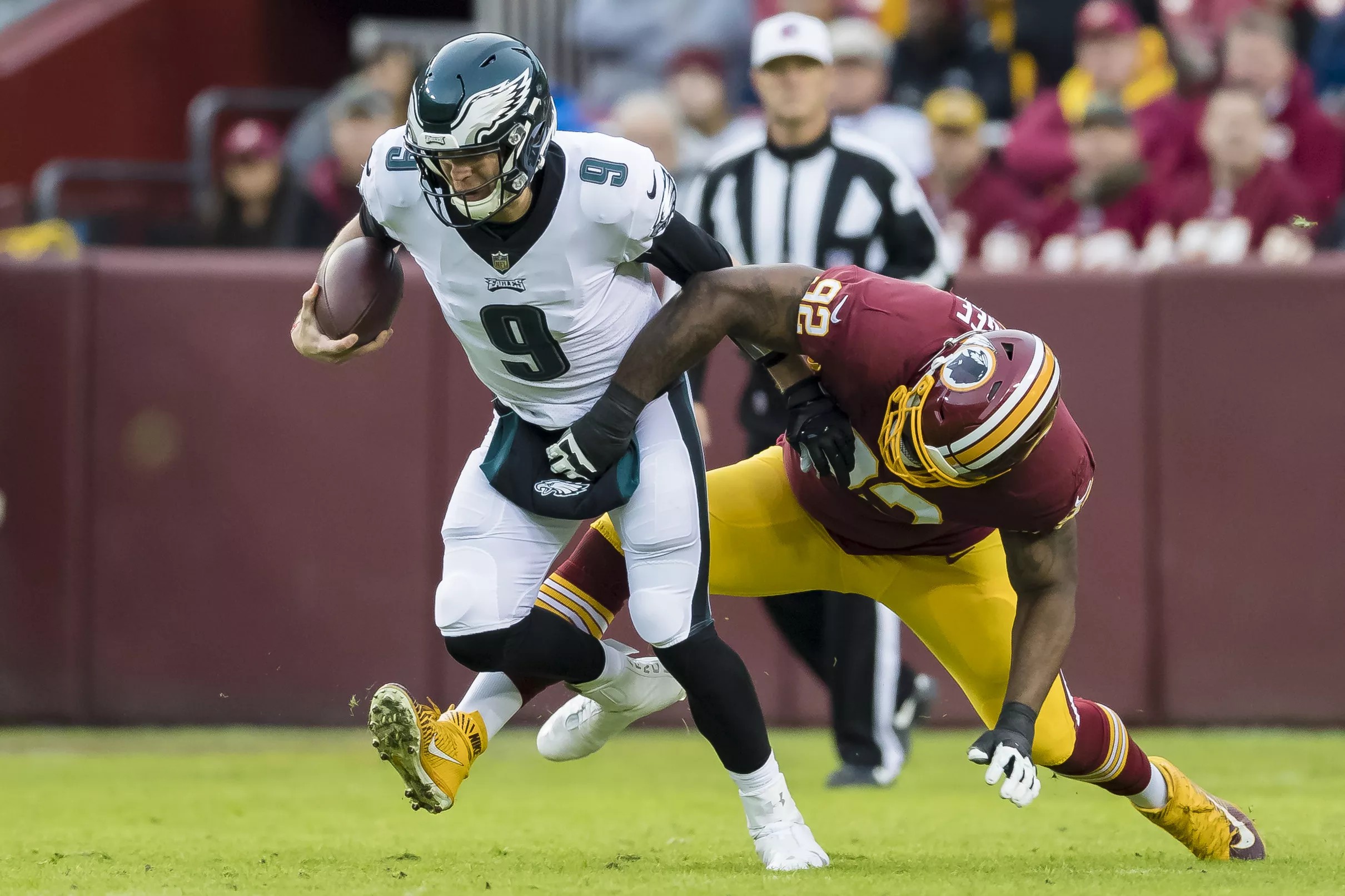 Nick Foles injury: Eagles quarterback hurts chest in Week 17 Redskins game