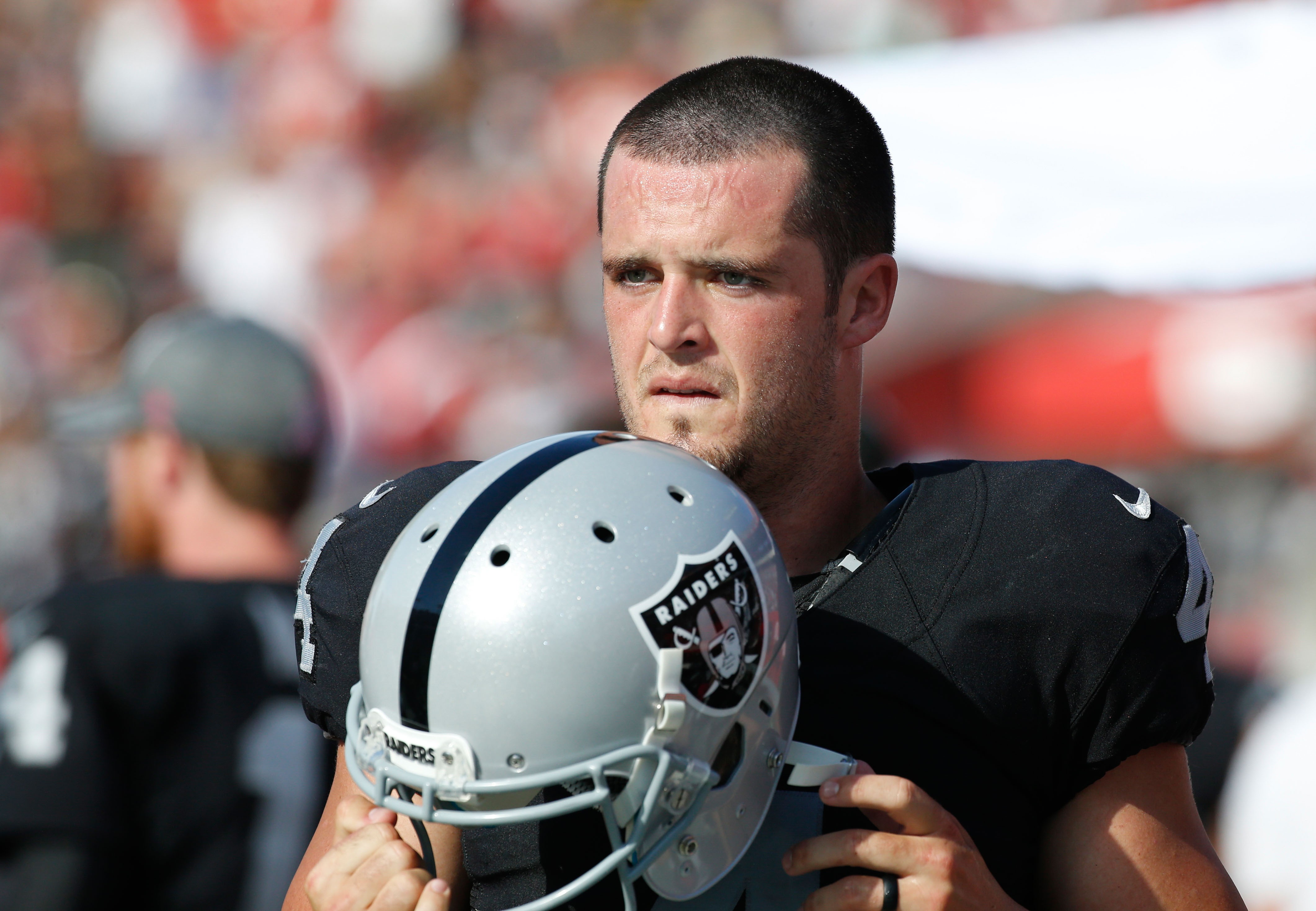 Derek Carr Tweets About United Airlines Incident