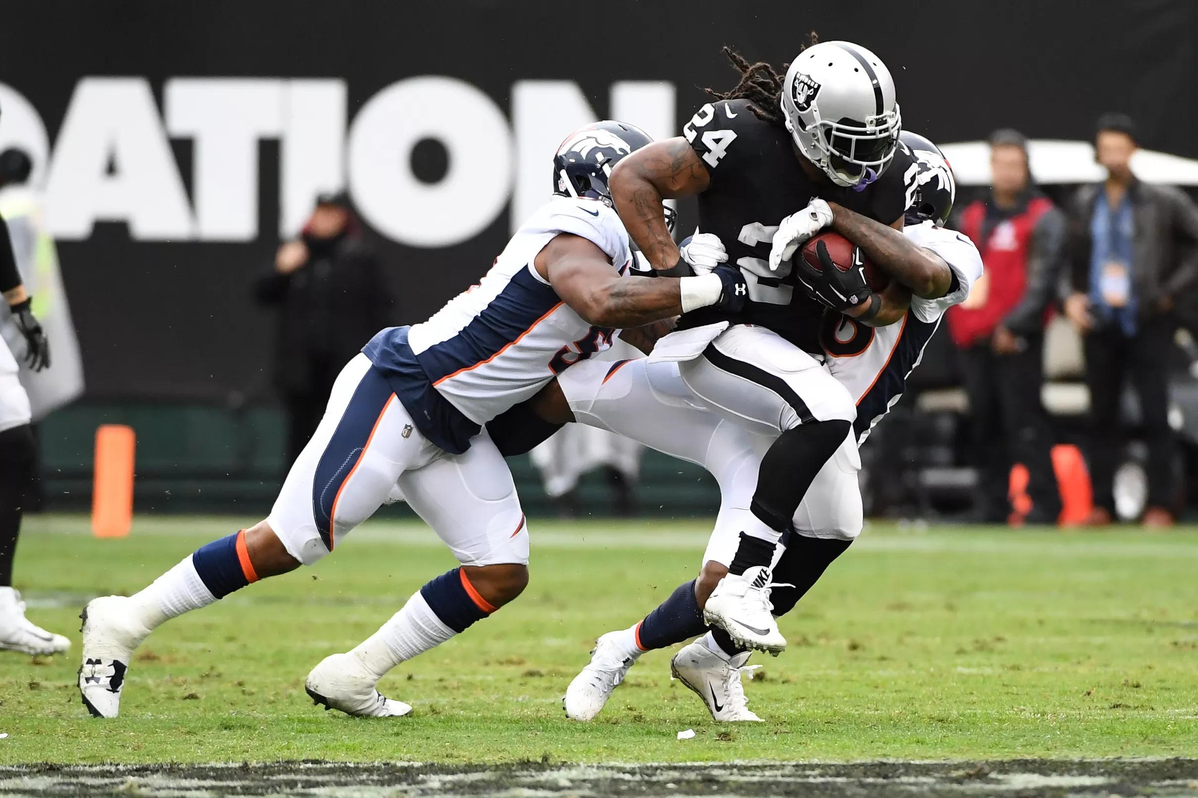 Raiders week 12 snaps counts vs Broncos: Marshawn Lynch sees season ...