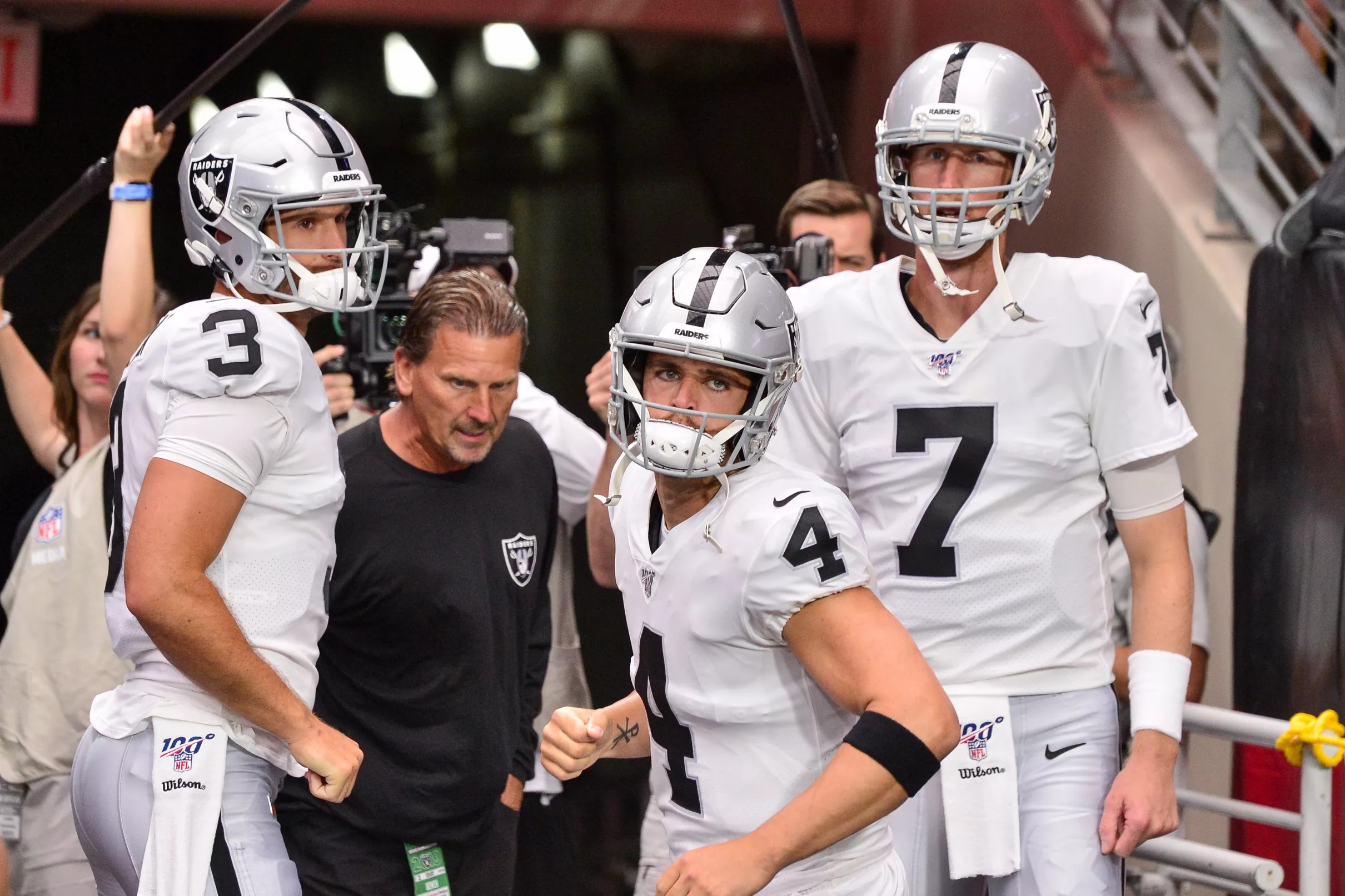 Raiders reportedly expected to keep both backup quarterbacks Mike ...