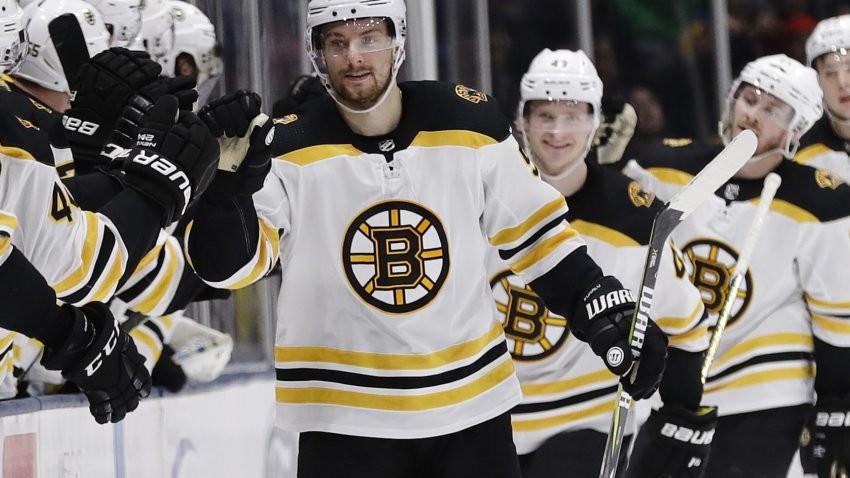 Kuraly, Rask lead Bruins to 5-0 win over Islanders