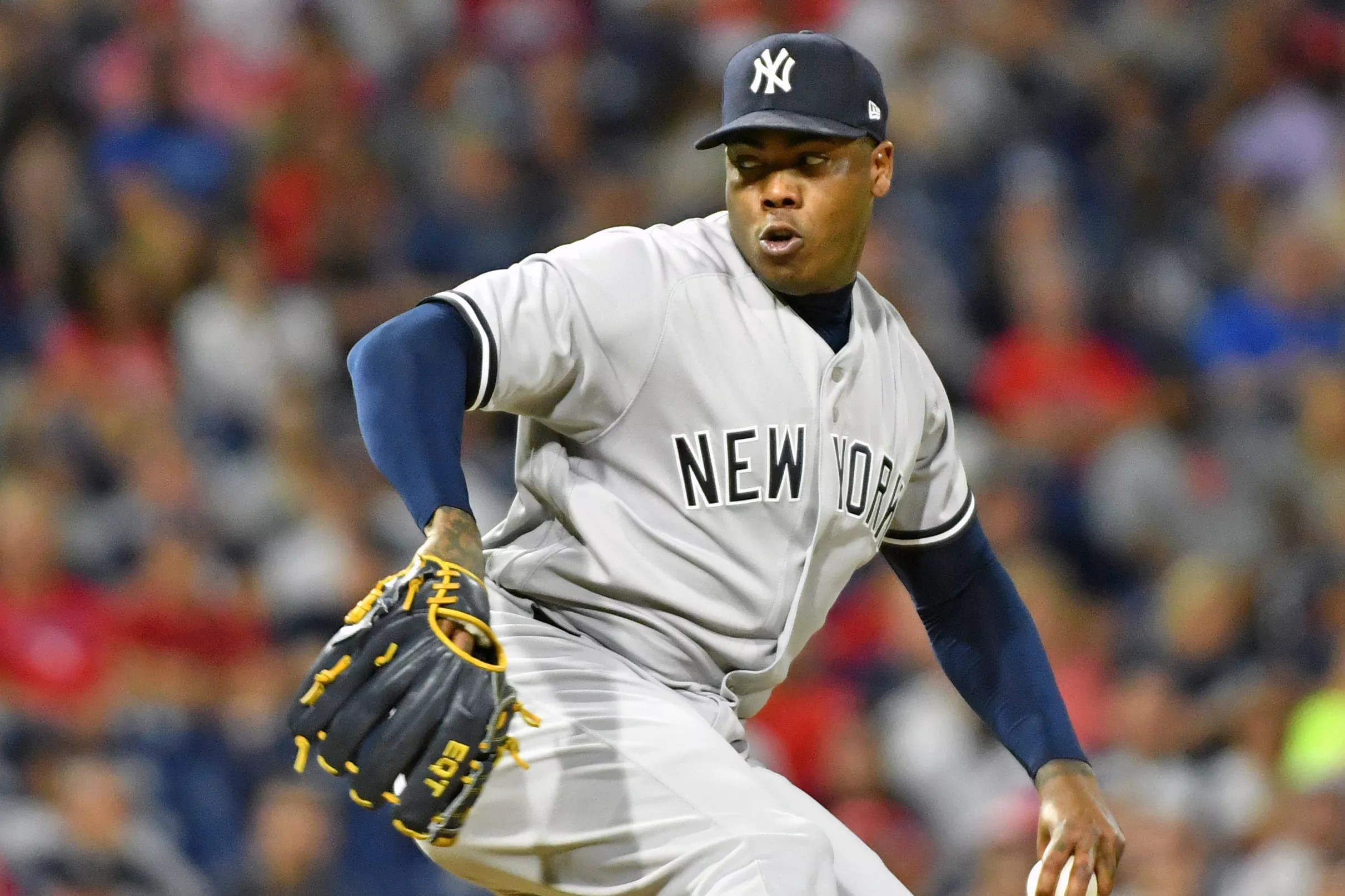 Aroldis Chapman leaves game with apparent injury