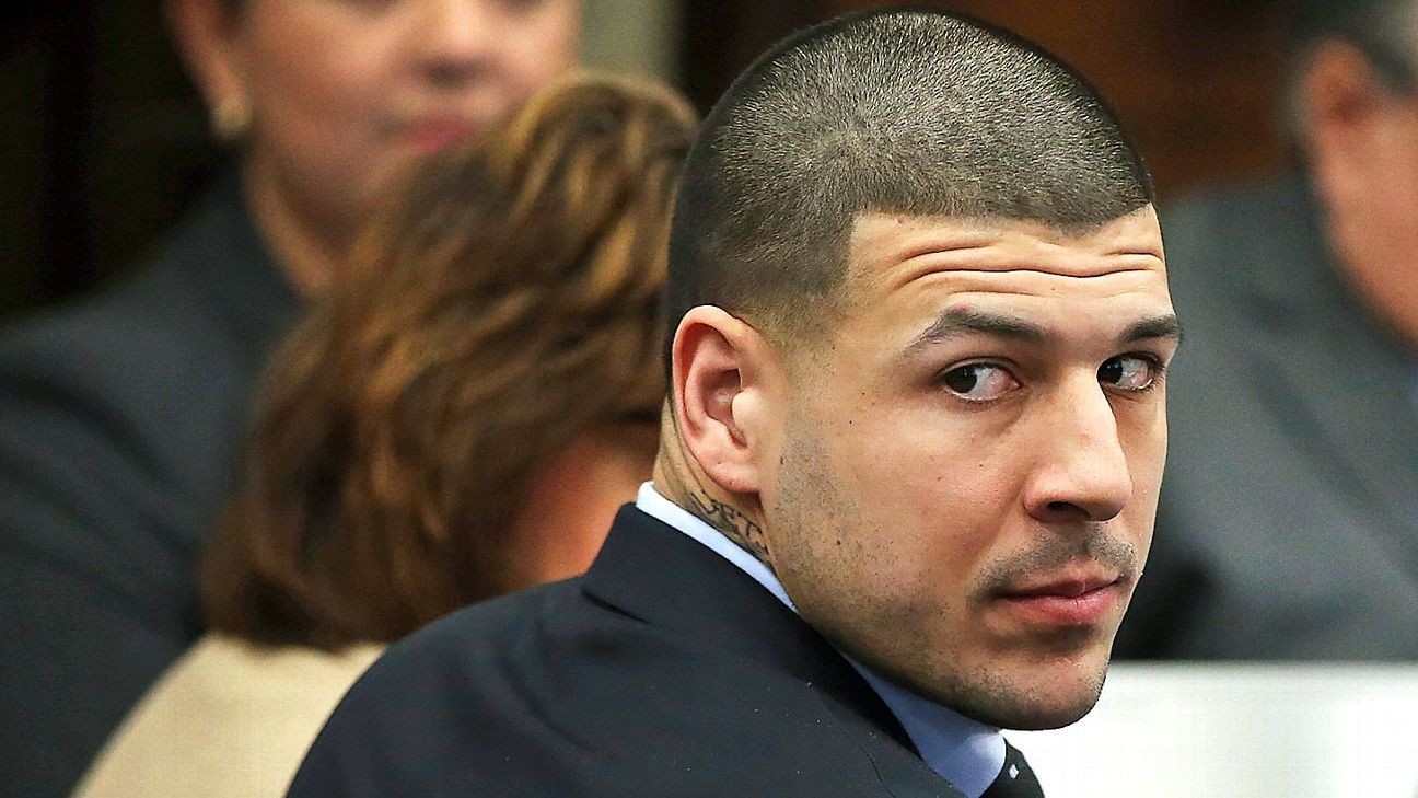 Ex-Aaron Hernandez teammates with Patriots describe odd behavior