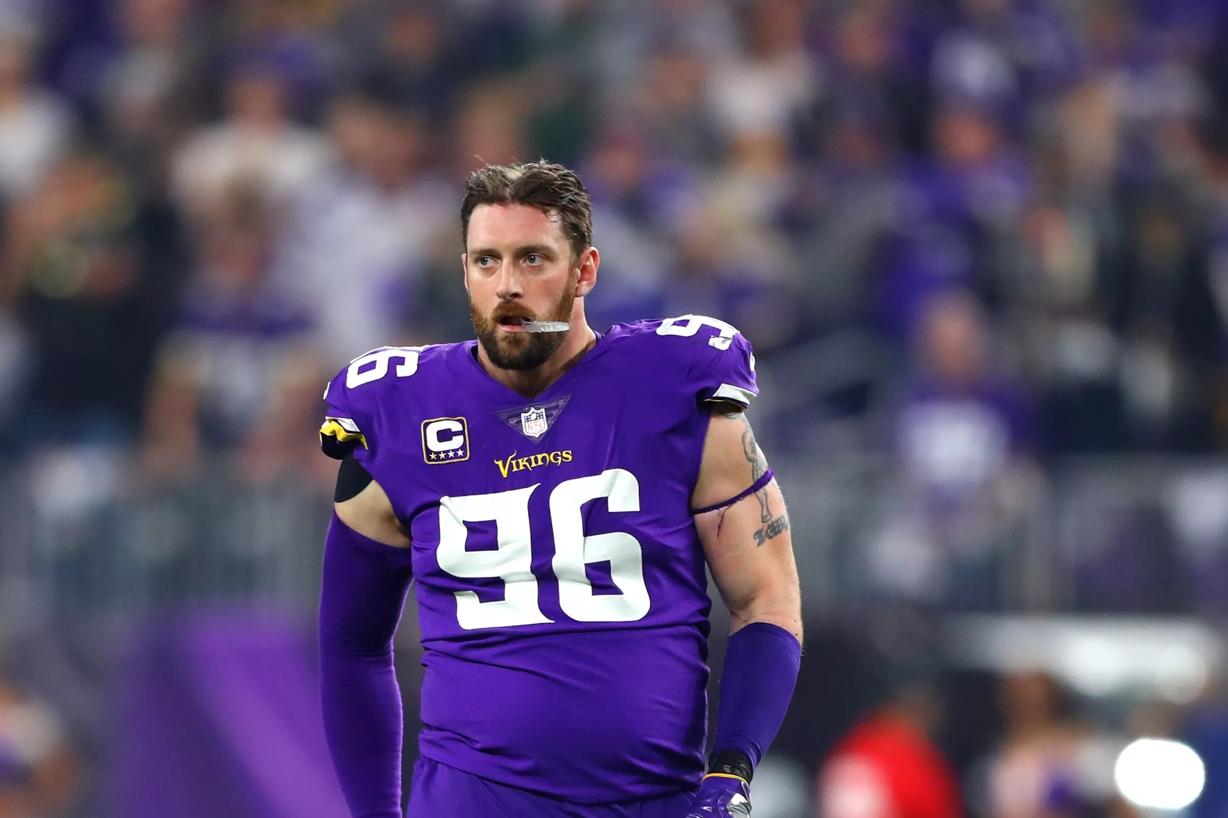 Brian Robison takes hefty pay cut to come back to the Vikings