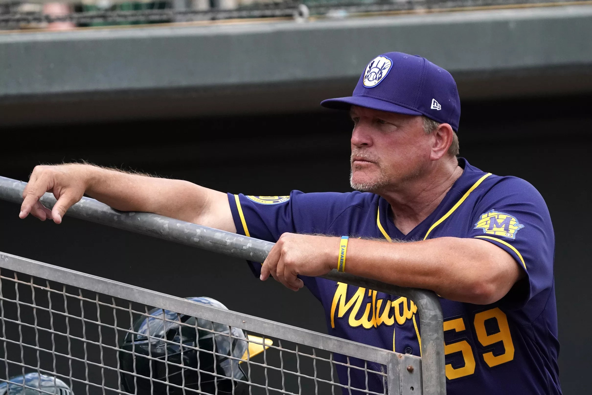 Milwaukee Brewers bench coach Pat Murphy suffers heart attack