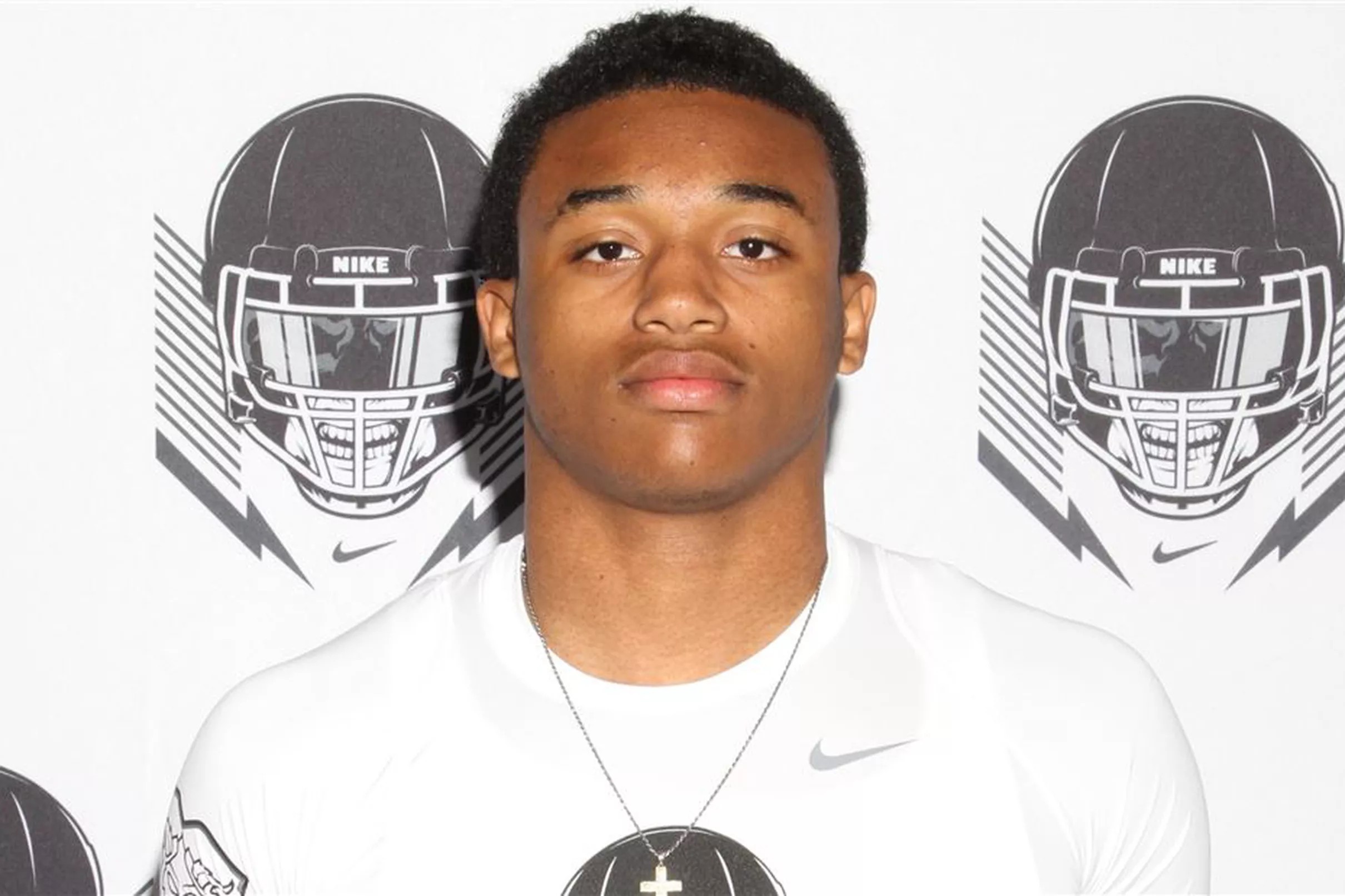 Texas offers 2019 LA RB John Emery