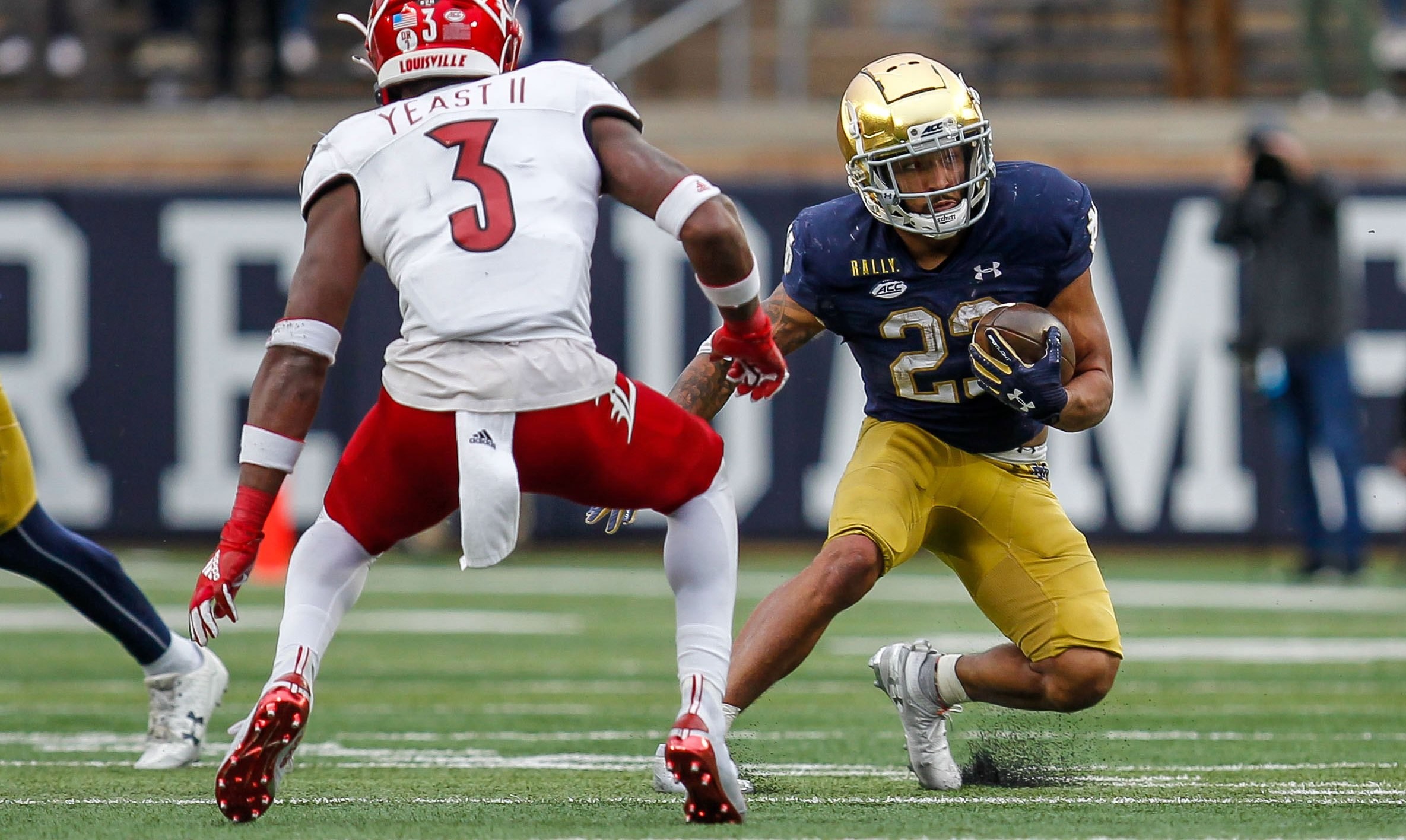 One Notre Dame RB Gains ACC Weekly Honor, Another Decides to Leave Program