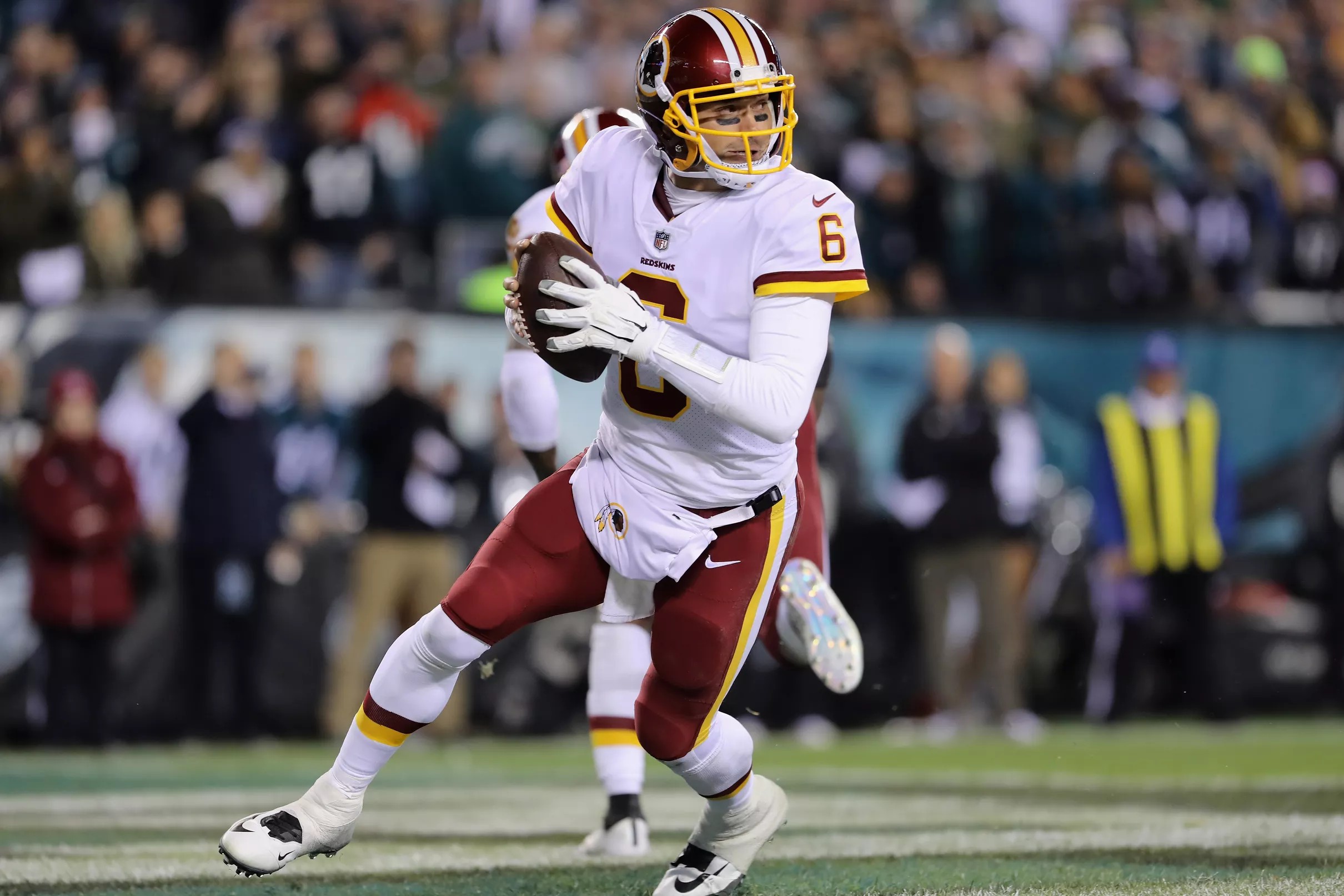 Mark Sanchez makes 2018 debut on Monday Night Football for Redskins in ...