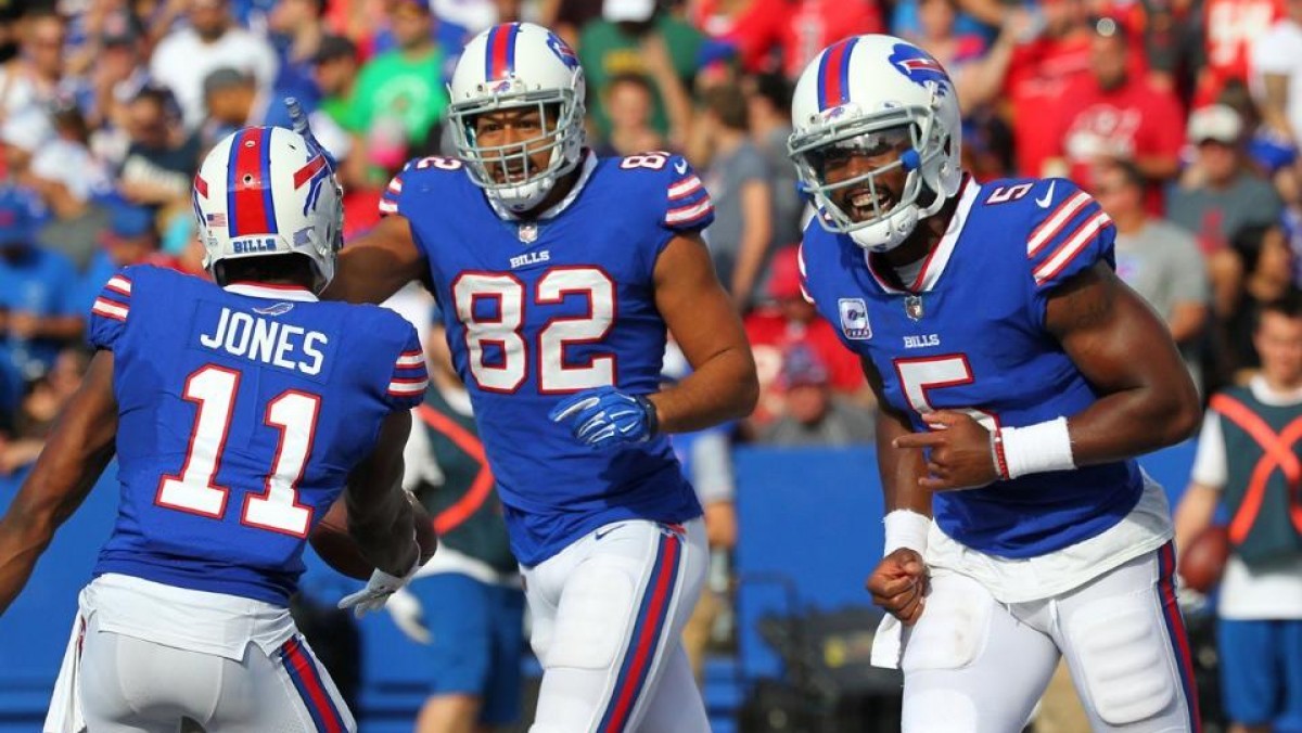 Taylor, Thomas connect for TD in Bills win