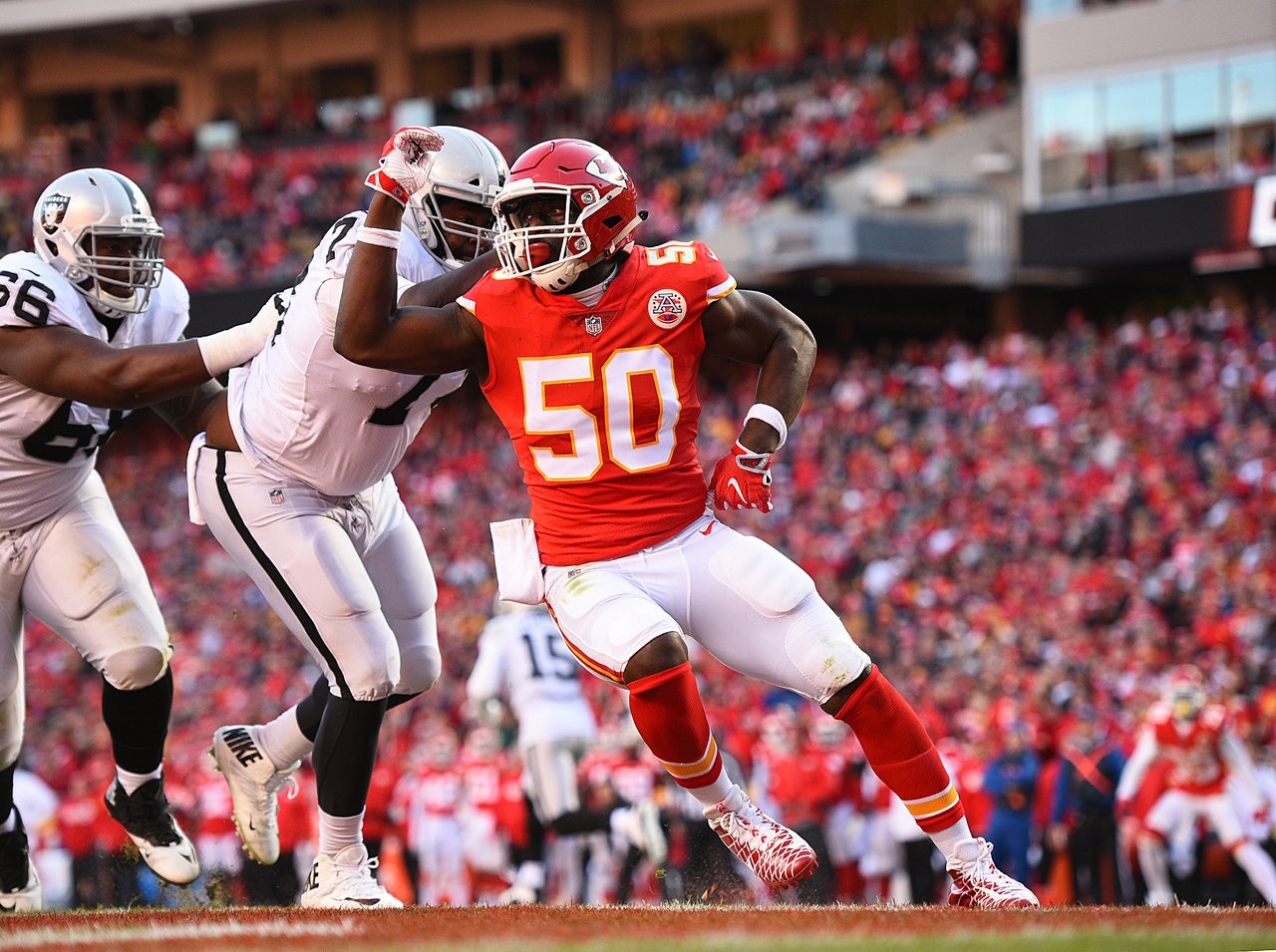 Chiefs Defeat Raiders, 26-15, on Sunday