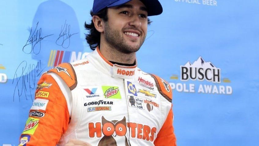 Chase Elliott captures the pole at Coke Zero Sugar 400