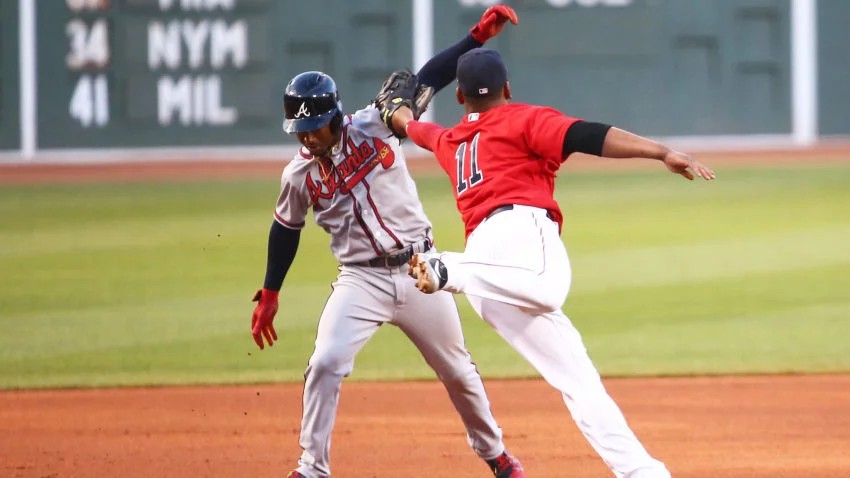 Mookie Betts hits 17th home run, Red Sox beat Braves