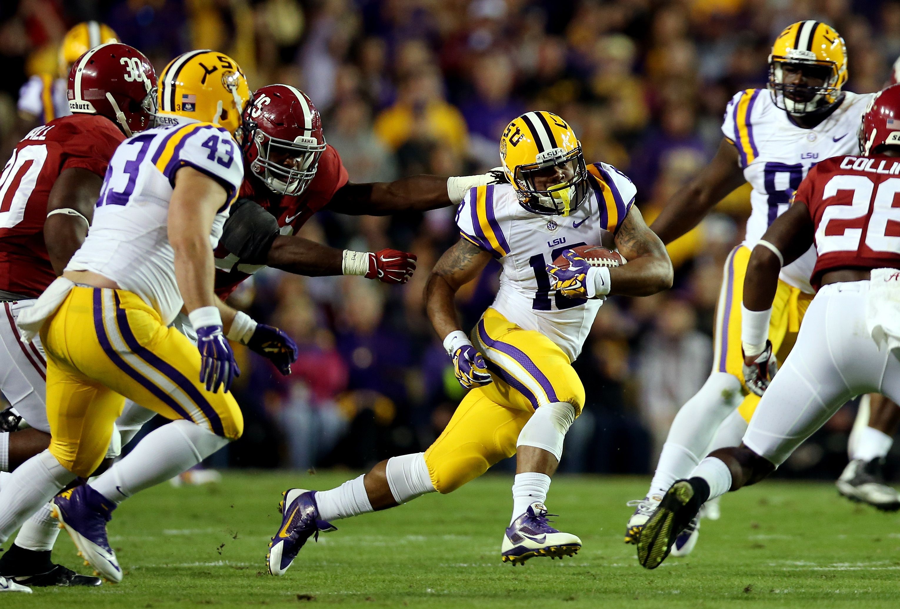 Falcons sign former LSU running back