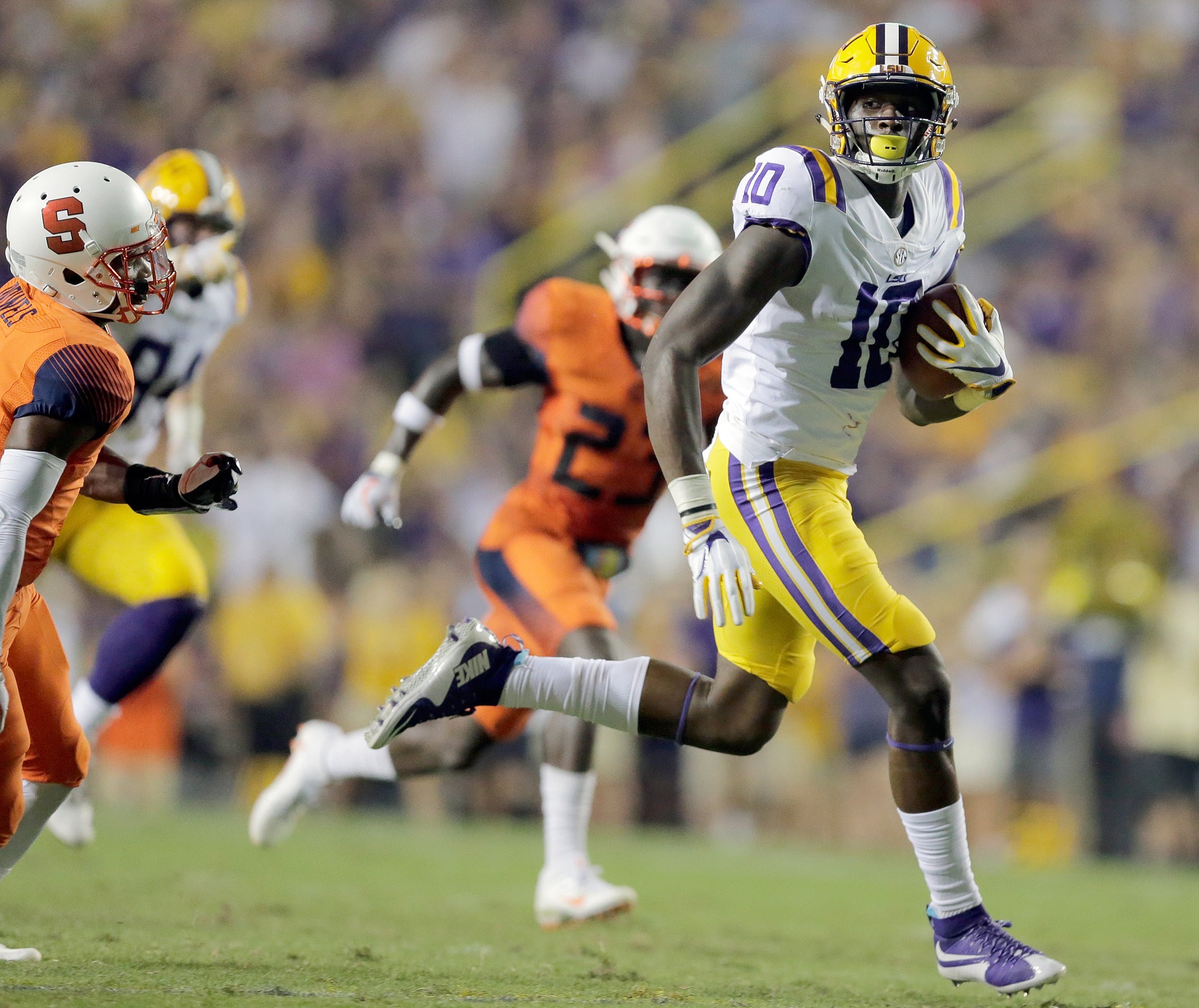 LSU running back Darrel Williams steps up for Tigers' offense