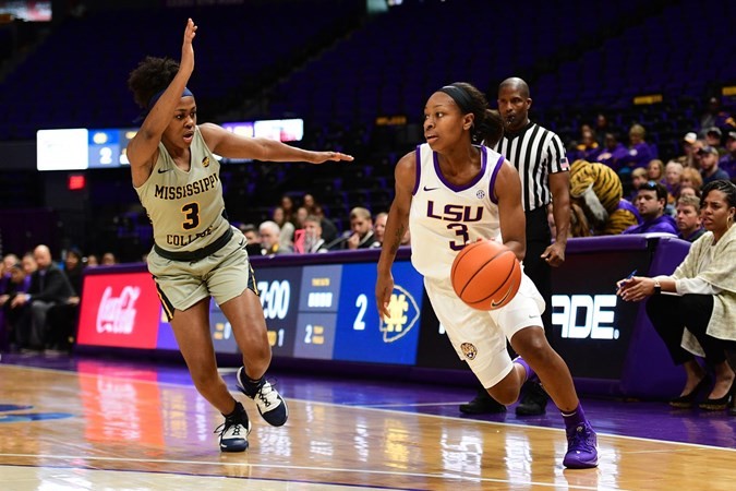 Women’s Hoops Wins Exhibition, 77-44