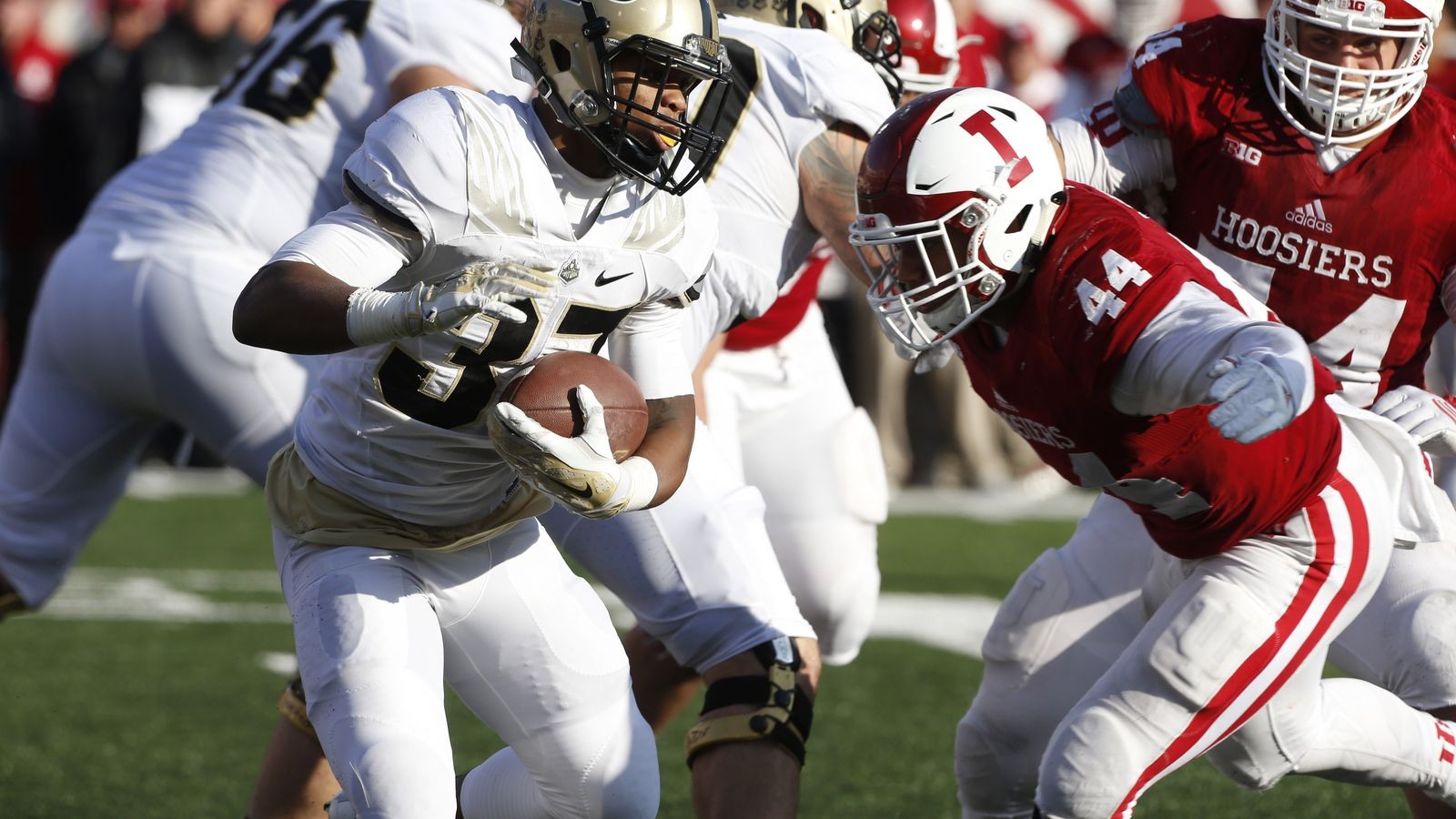 Indiana linebacker Marcus Oliver declares for the NFL Draft