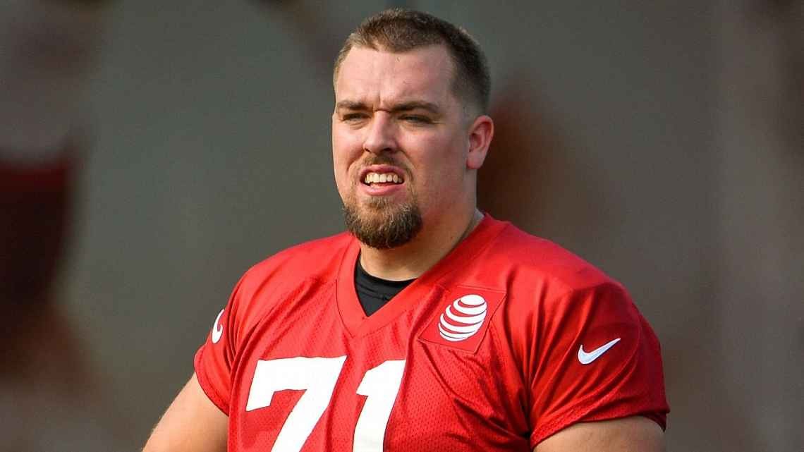 Falcons have plenty of faith in new right guard Wes Schweitzer