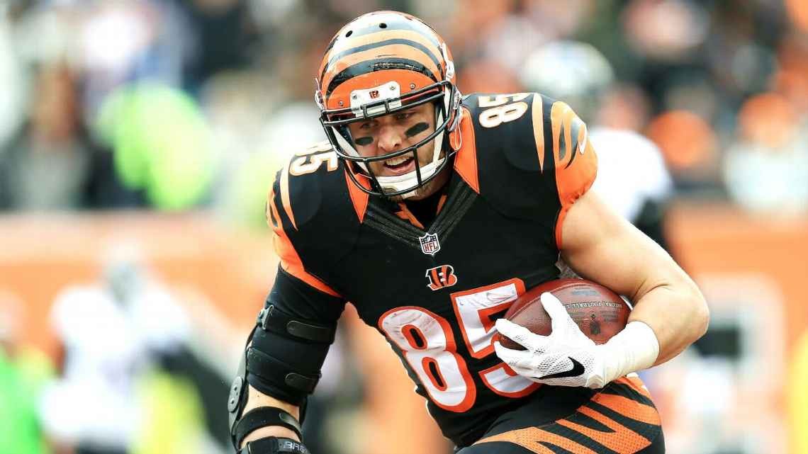 Sources: TE Eifert mulls season-ending surgery