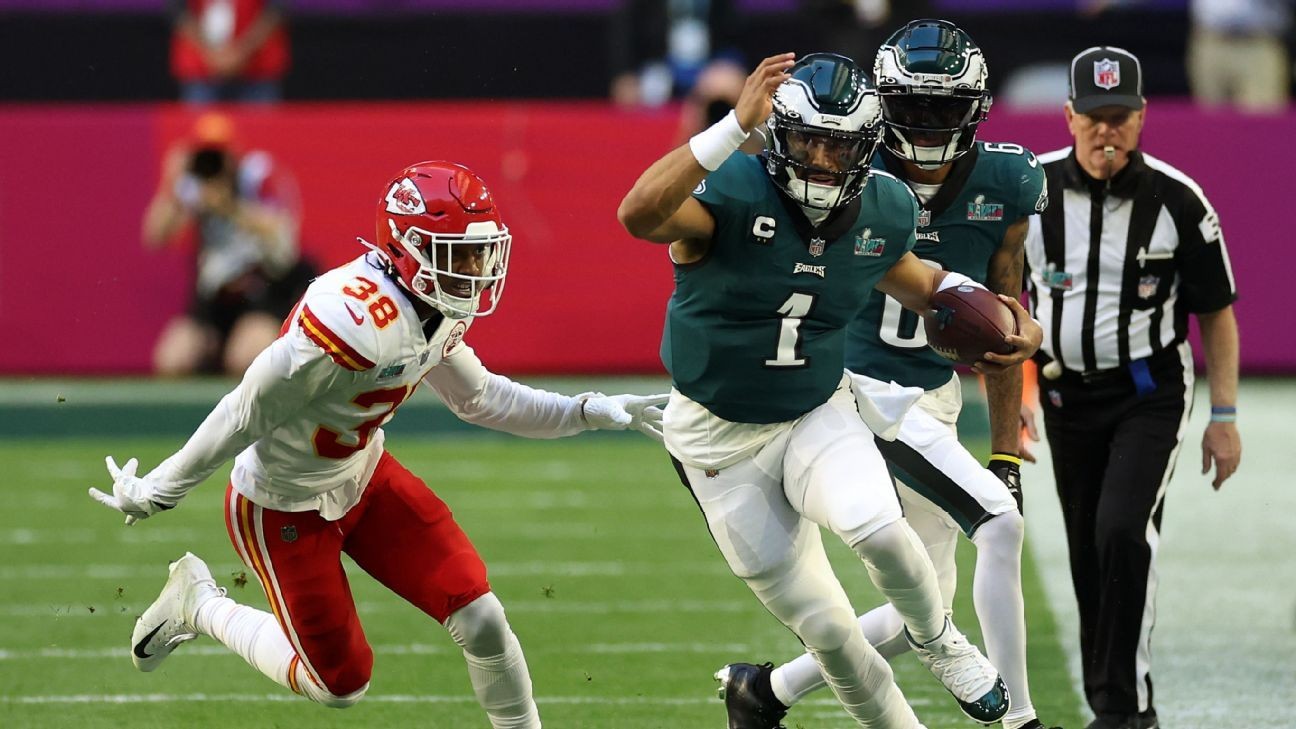 Eagles-Chiefs: Big questions, Mahomes vs. Hurts, score picks