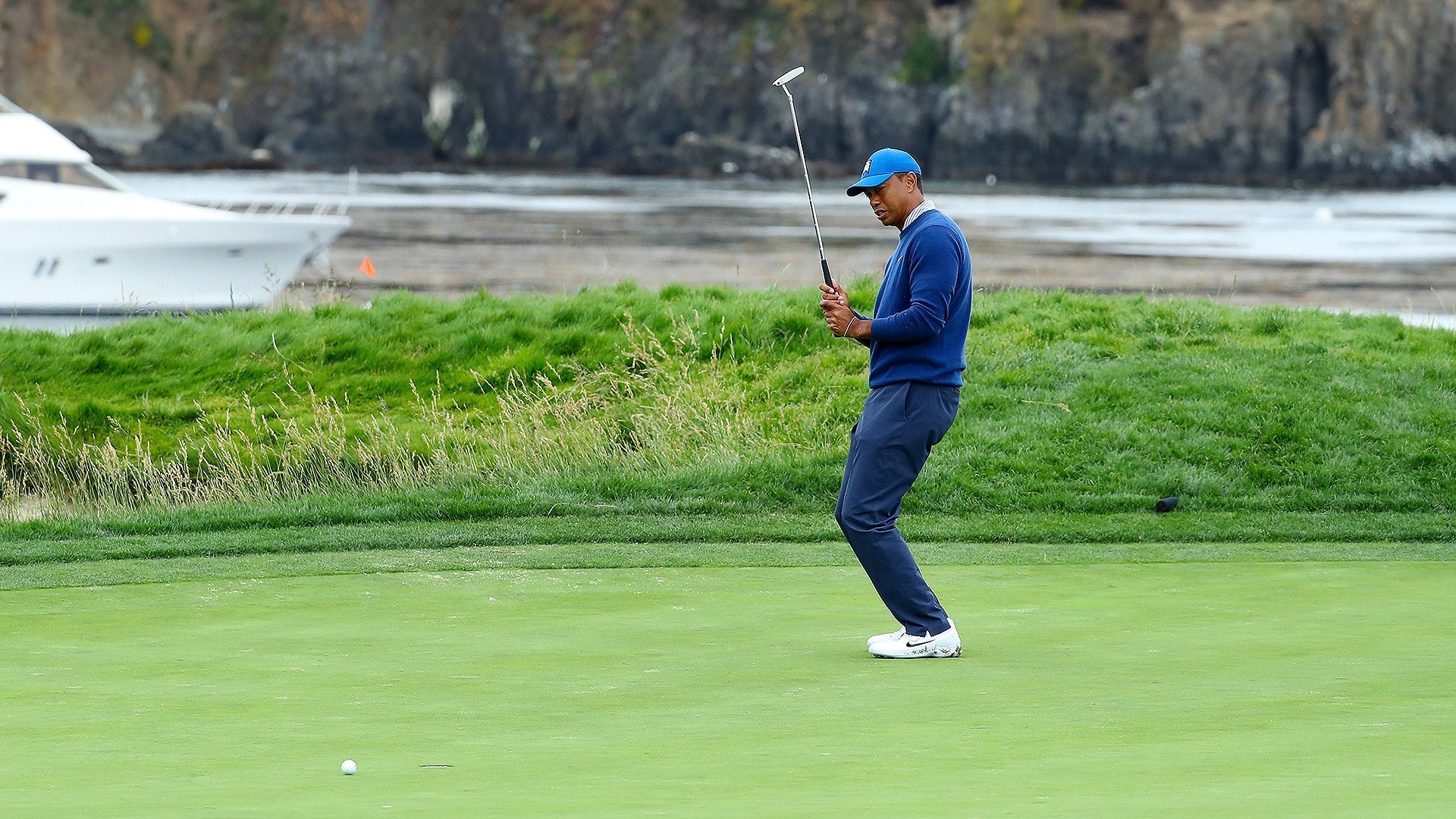 Tiger might have putted himself out of the championship on Friday