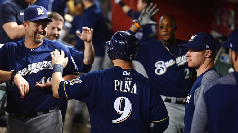 Pina leads Brewers to victory over Diamondbacks