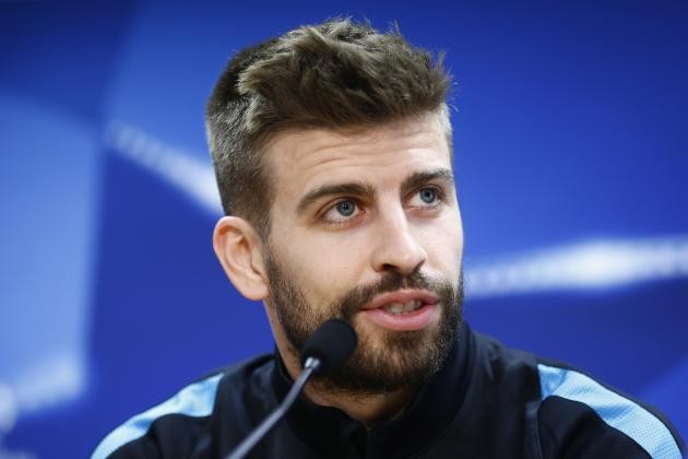 Gerard Pique Appears to Mock Cristiano Ronaldo During Barcelona's La ...