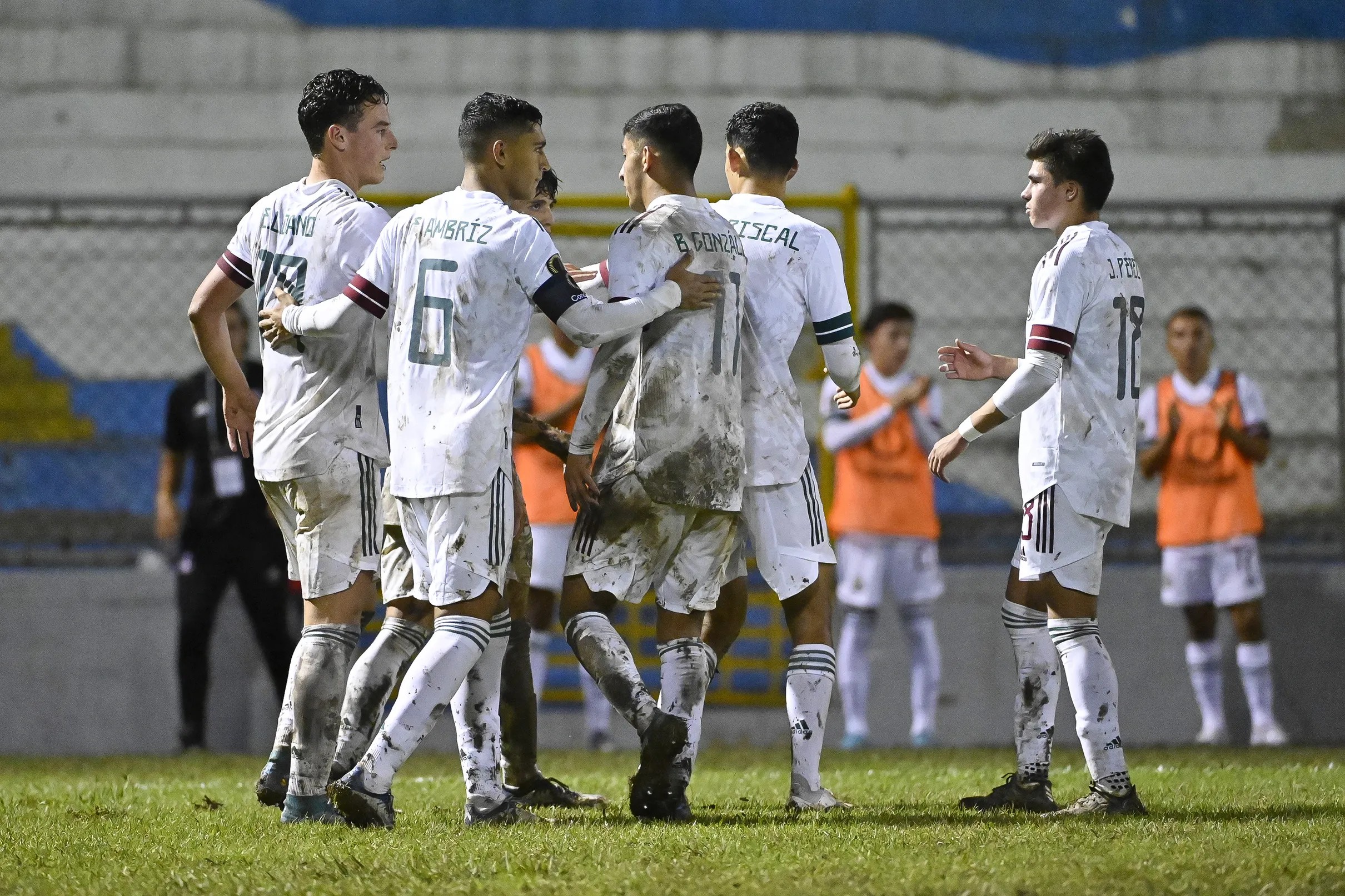 Mexico dominates Trinidad and Tobago to cruise to Round of 16.