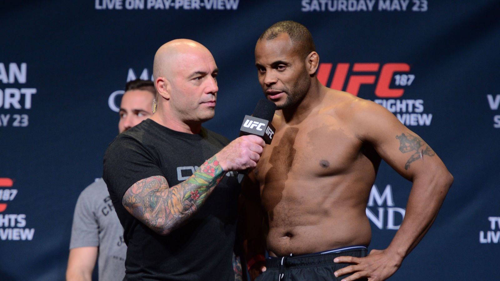 Video: Daniel Cormier explains differences between UFC's drama with Jon ...