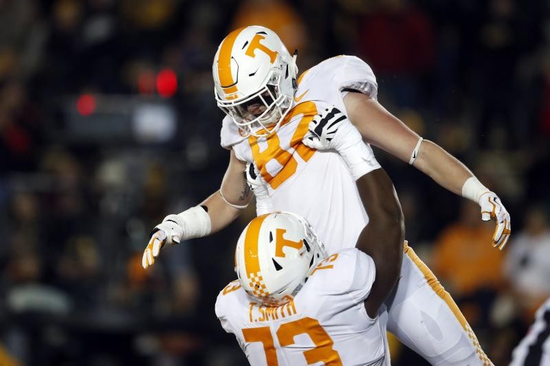 Tennessee OL Trey Smith Cleared to Play After Being Diagnosed with ...