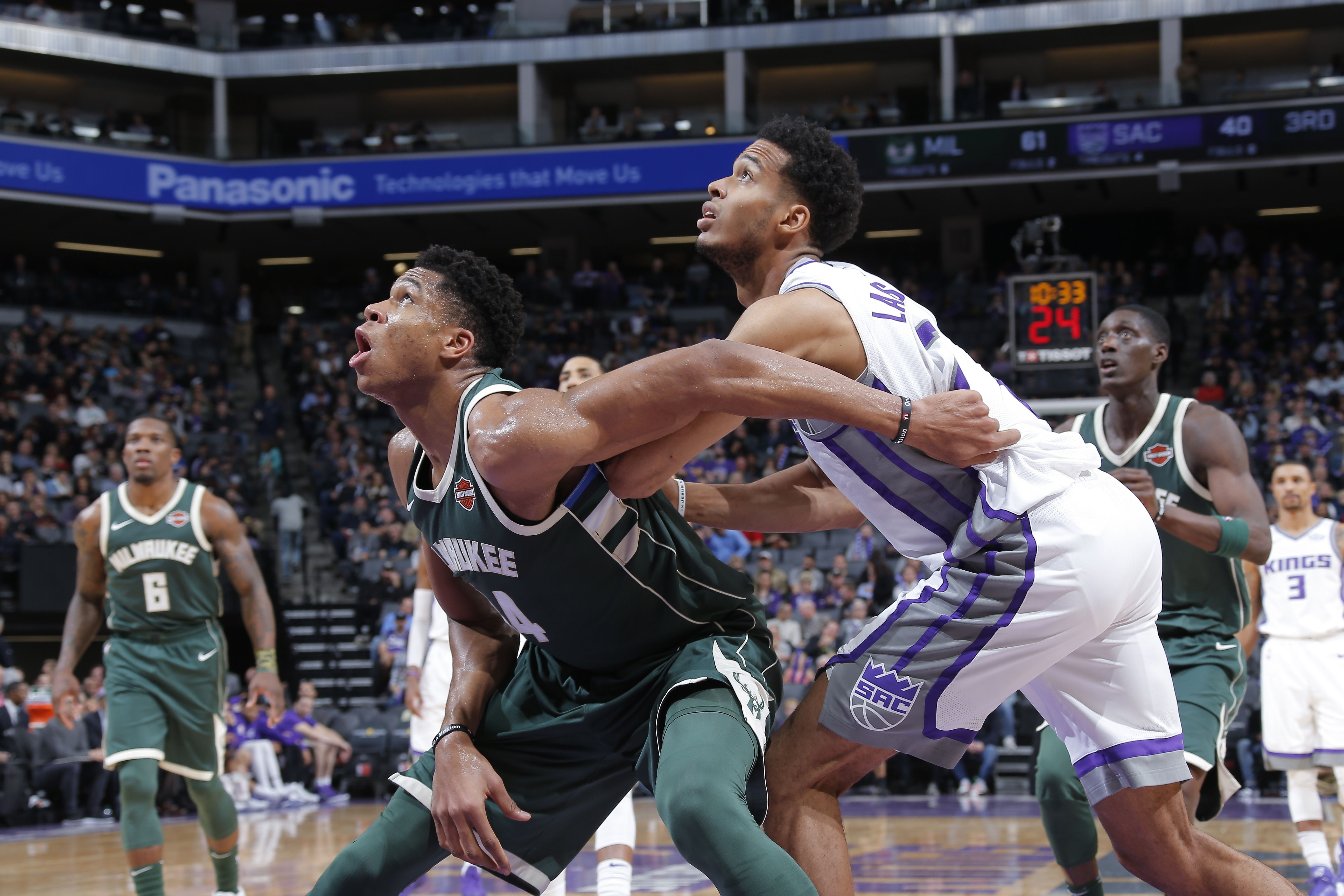 Greek Freak and Bucks Stifle Sacramento Kings in Blowout