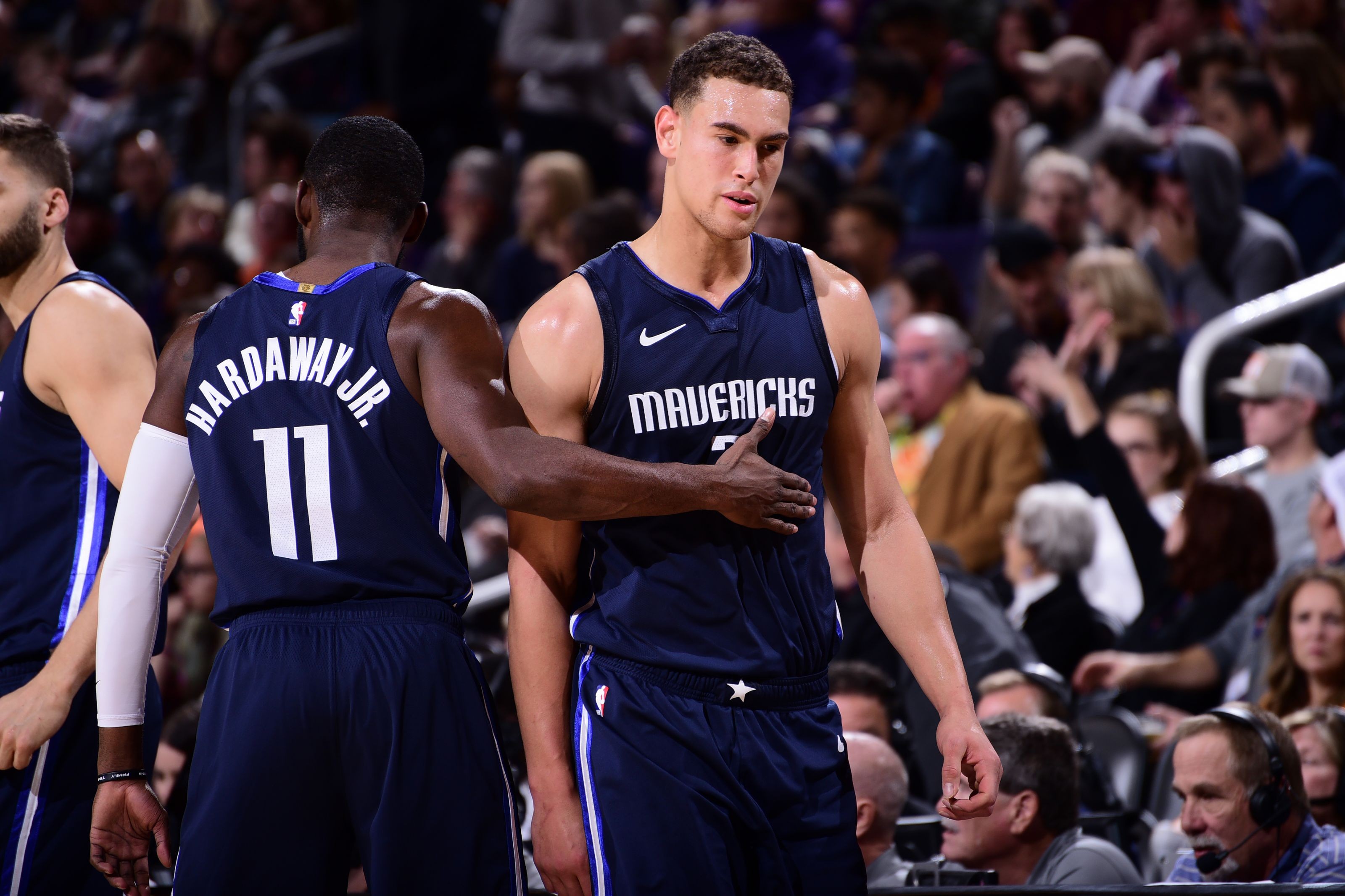 Dallas Mavericks: Dwight Powell injures arm late in win over Timberwolves