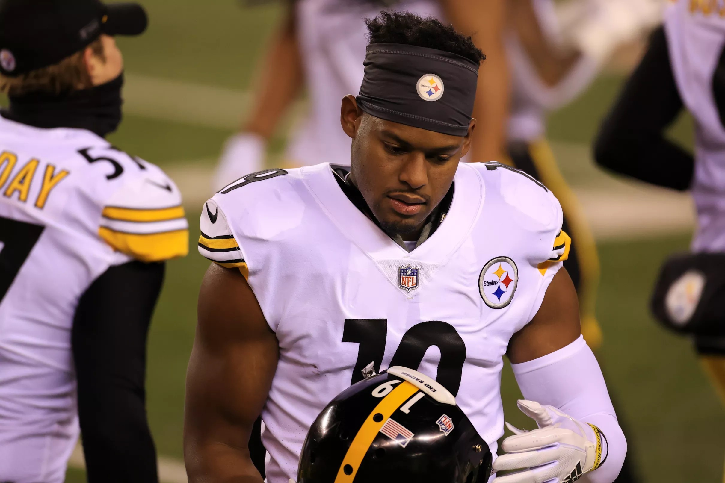 JuJu Smith-Schuster ending pregame dance routine after massive Vonn ...