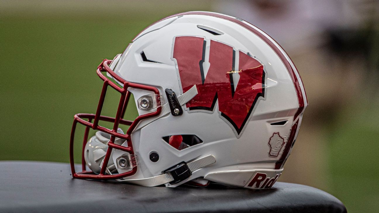 Wisconsin uniforms to feature black 'W' on crest