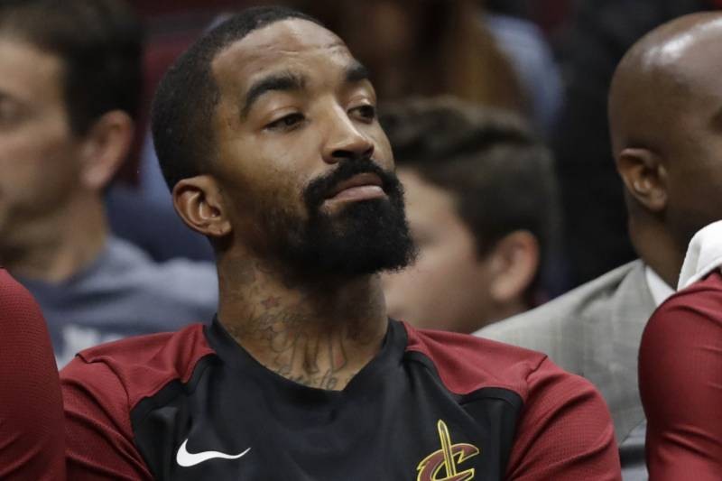 JR Smith Shrugs Off Mistake in 2018 NBA Finals Game 1: 'We've All ...