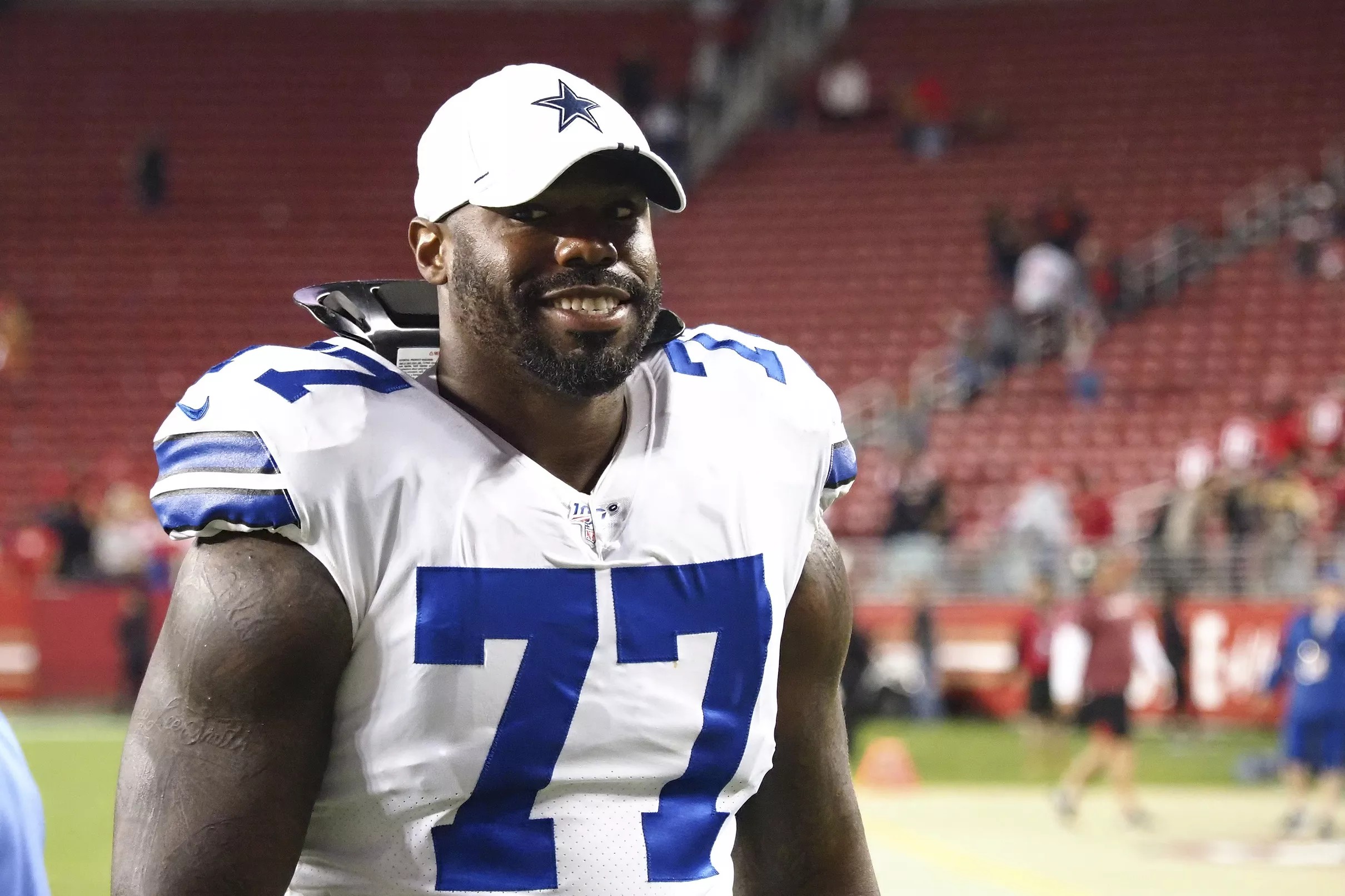 Report: Tyron Smith won’t play in Hawaii due to his back “starting to ...