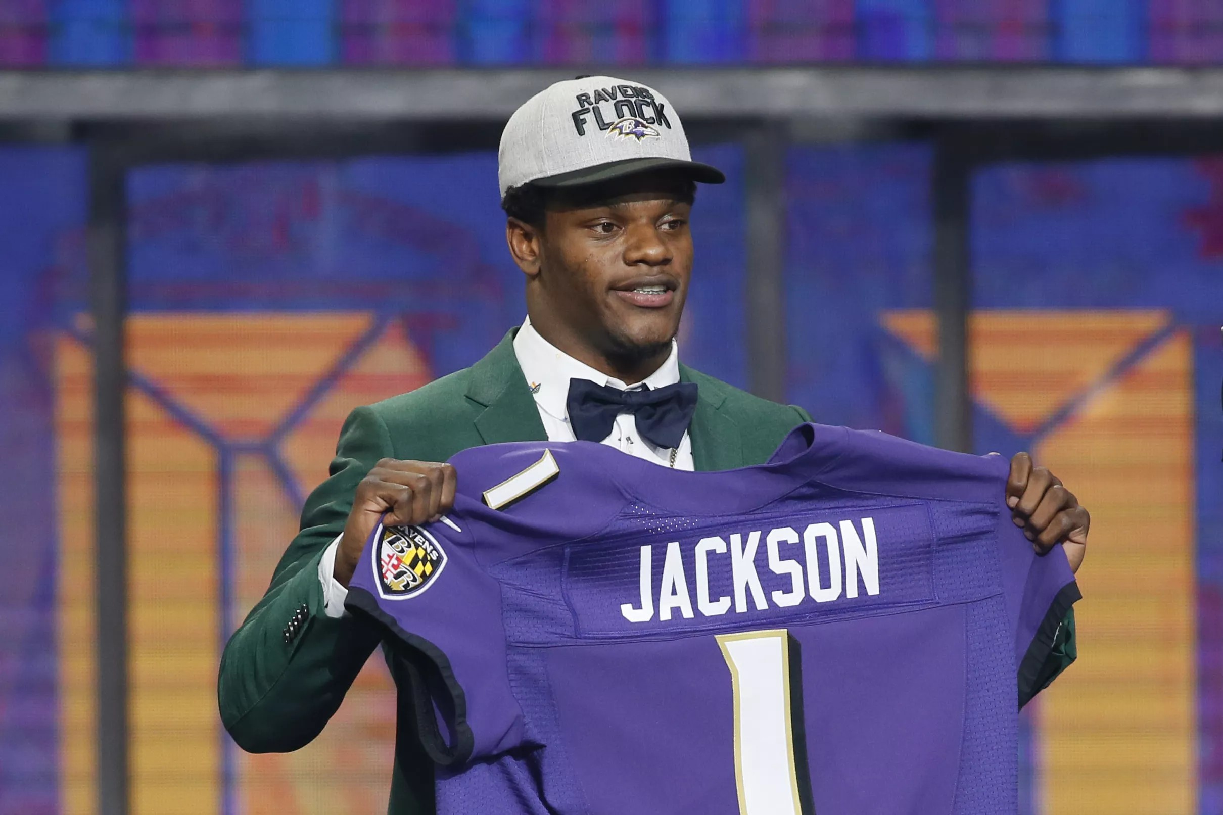 Lamar Jackson signs first contract with Baltimore Ravens