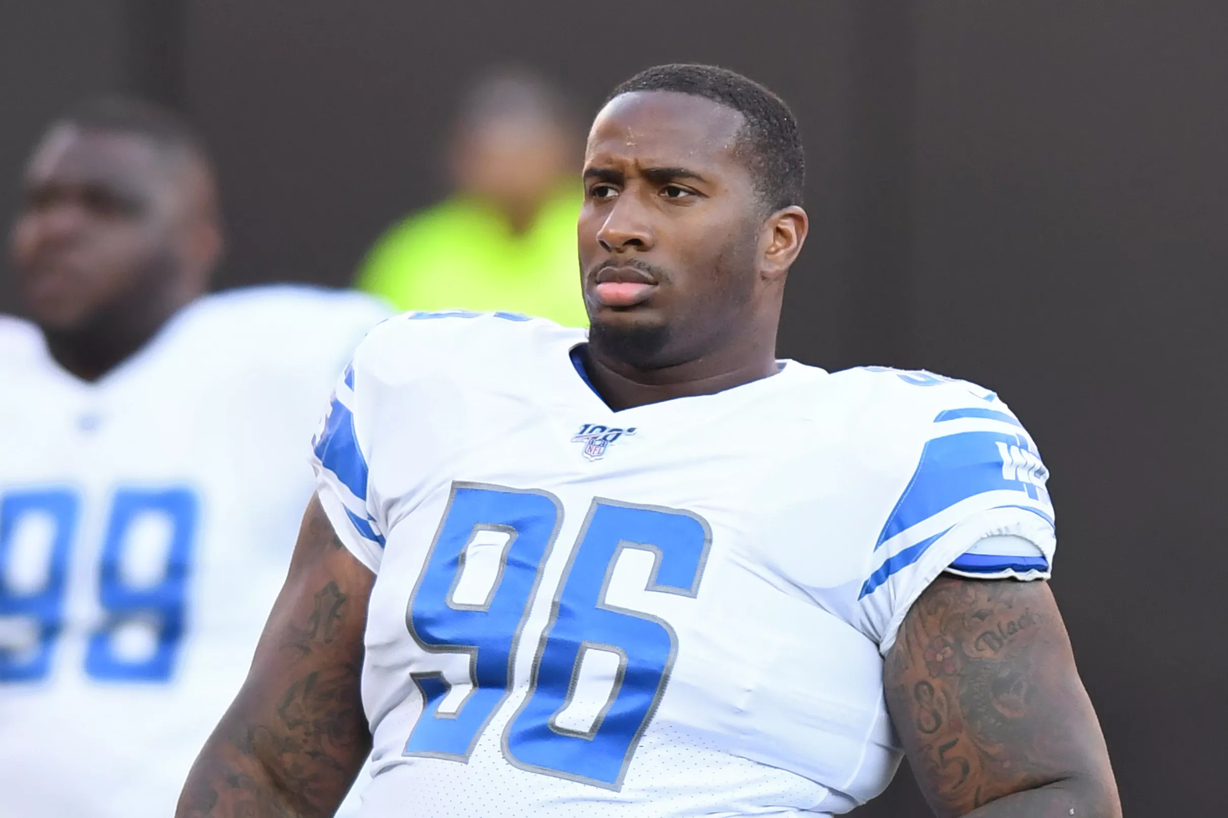 Detroit Lions DT Mike Daniels leaves game vs. Eagles, will not return