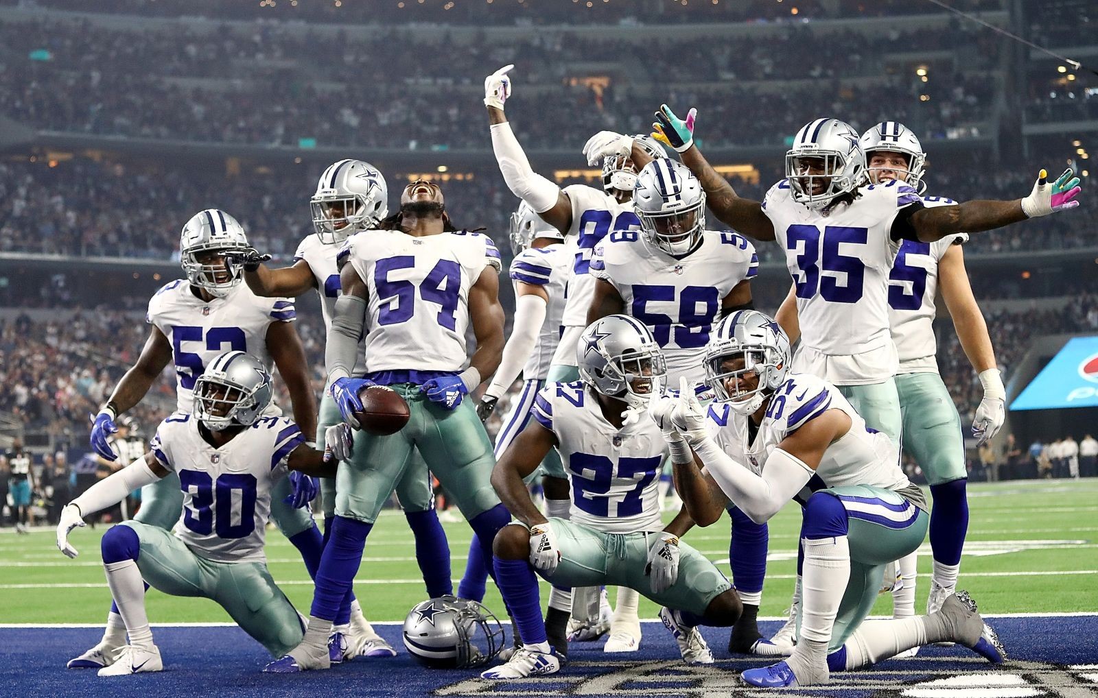 Dallas Cowboys: Projected starting lineup leaves no excuses in 2019