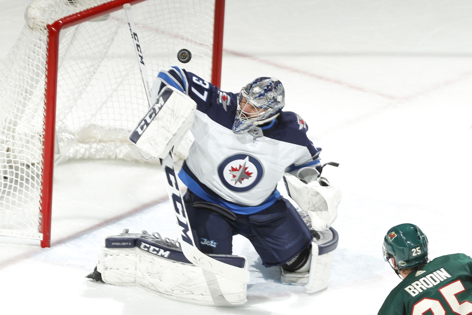 Winnipeg Jets: Connor Hellebuyck named Vezina finalist