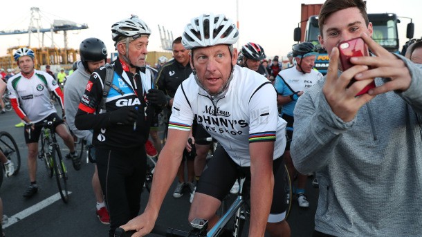 Lance Armstrong sets goal for 2017 to return to cancer fight