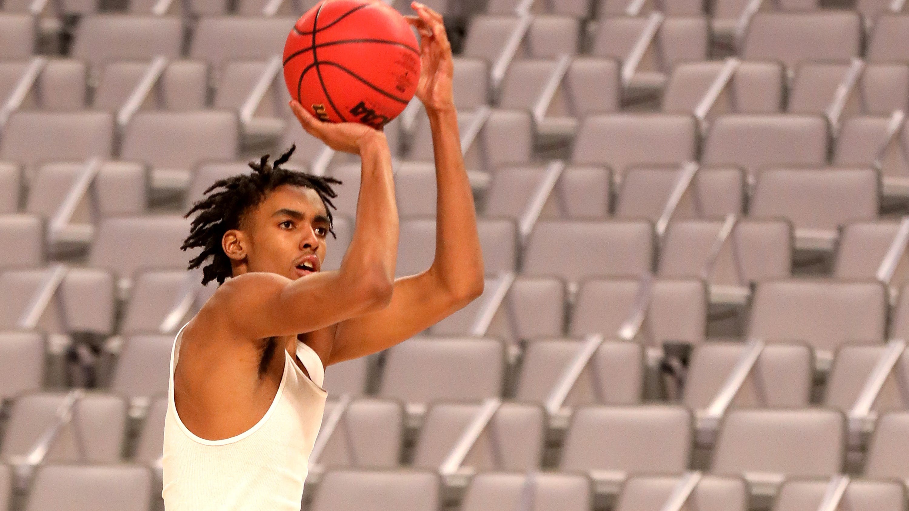 Michigan State basketball commit Emoni Bates shows off jumper during ...