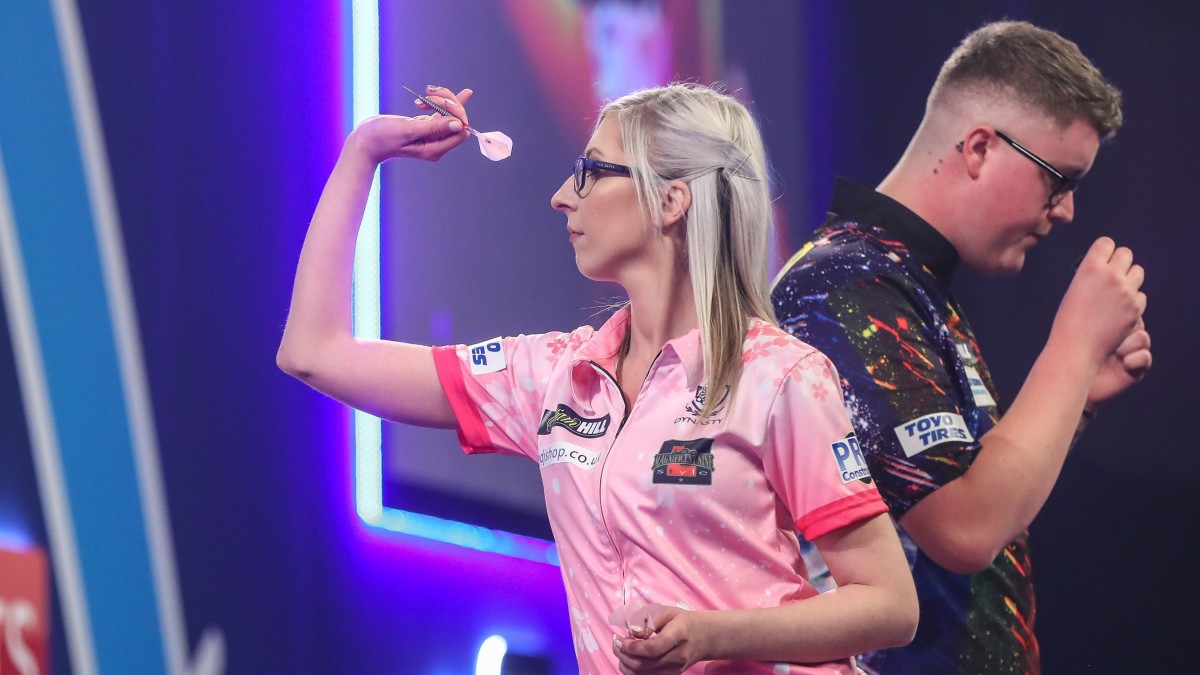 Fallon Sherrock Becomes First Female Darts Player to Beat Man at World ...